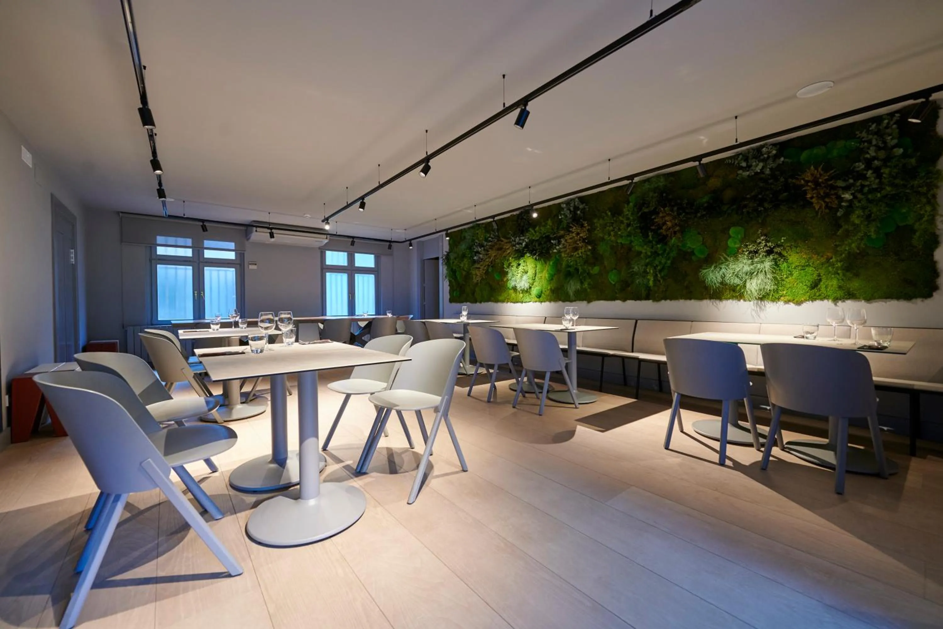 Restaurant/places to eat in Hostal Lola