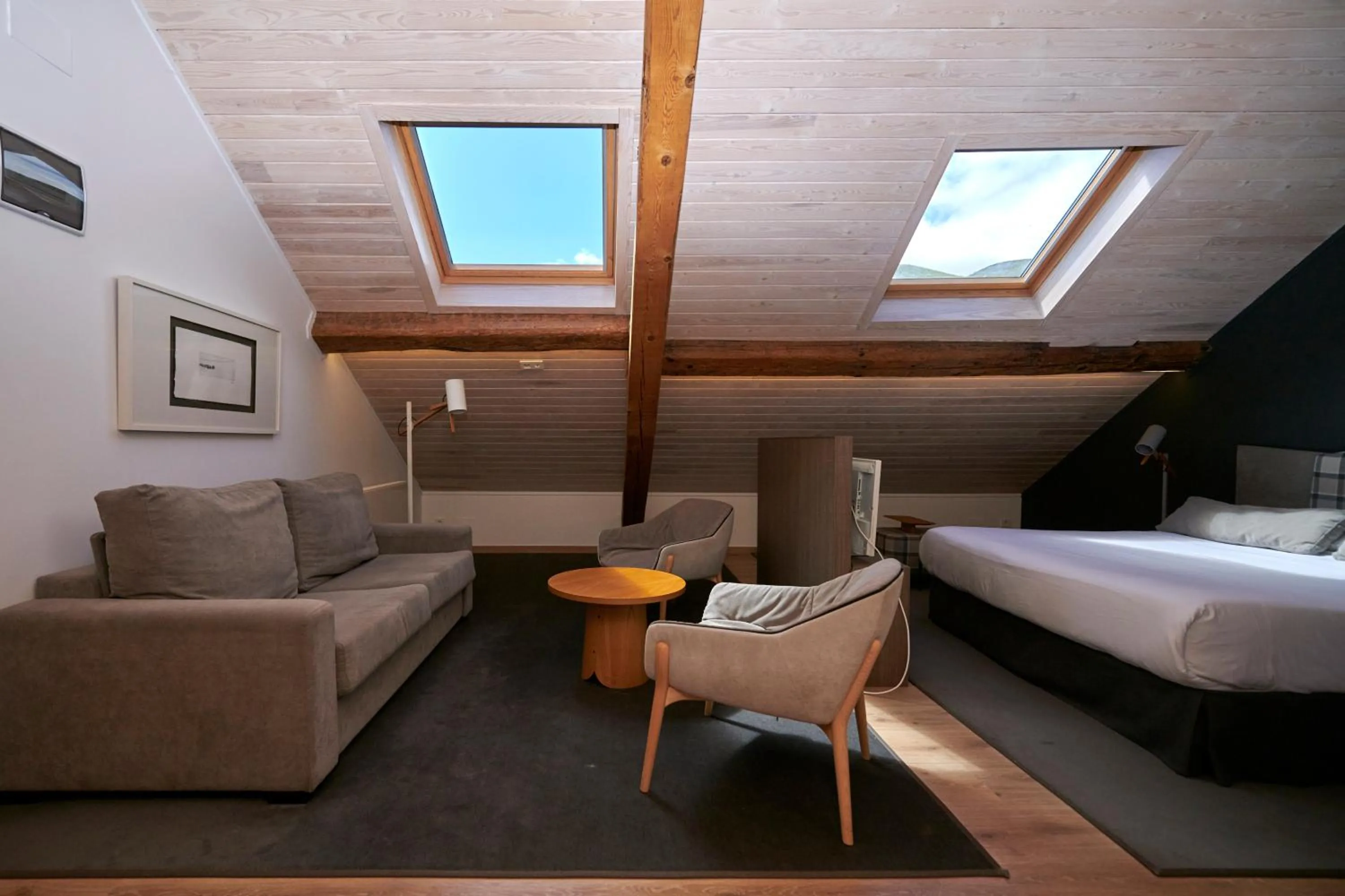 Living room, Bed in Hostal Lola