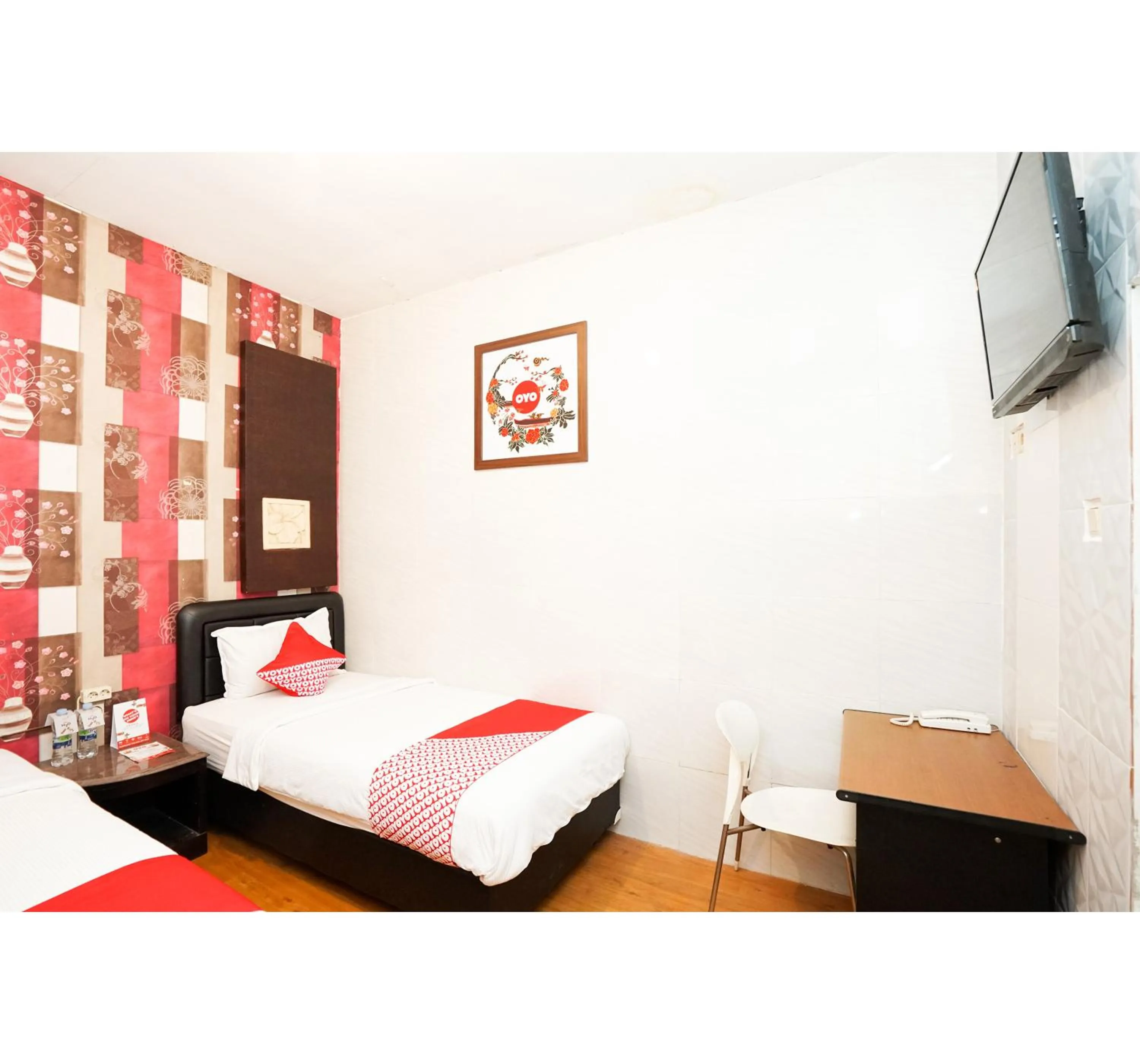 Bedroom, Bed in Hotel O Mojokerto Guesthouse