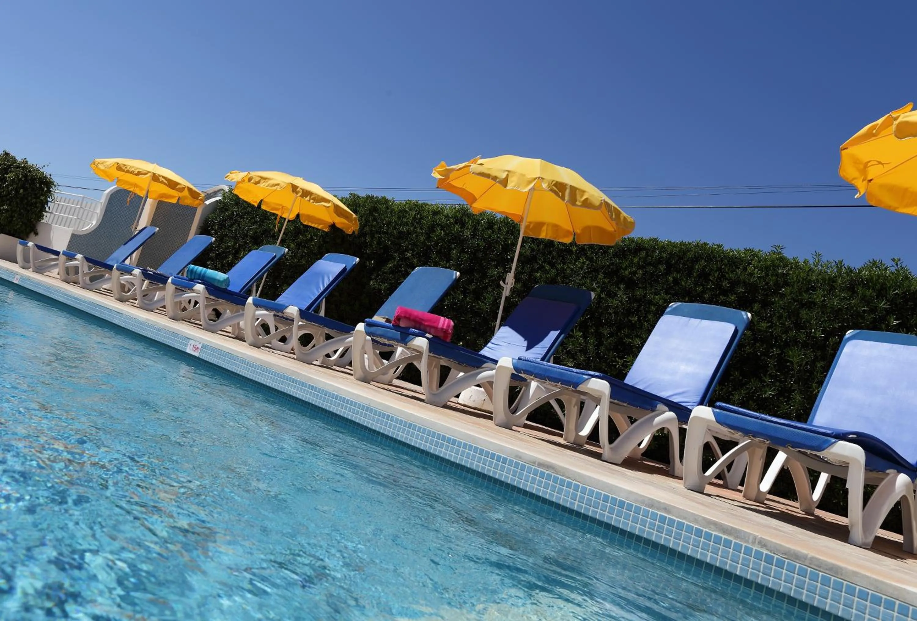 Swimming pool in Mira Parque