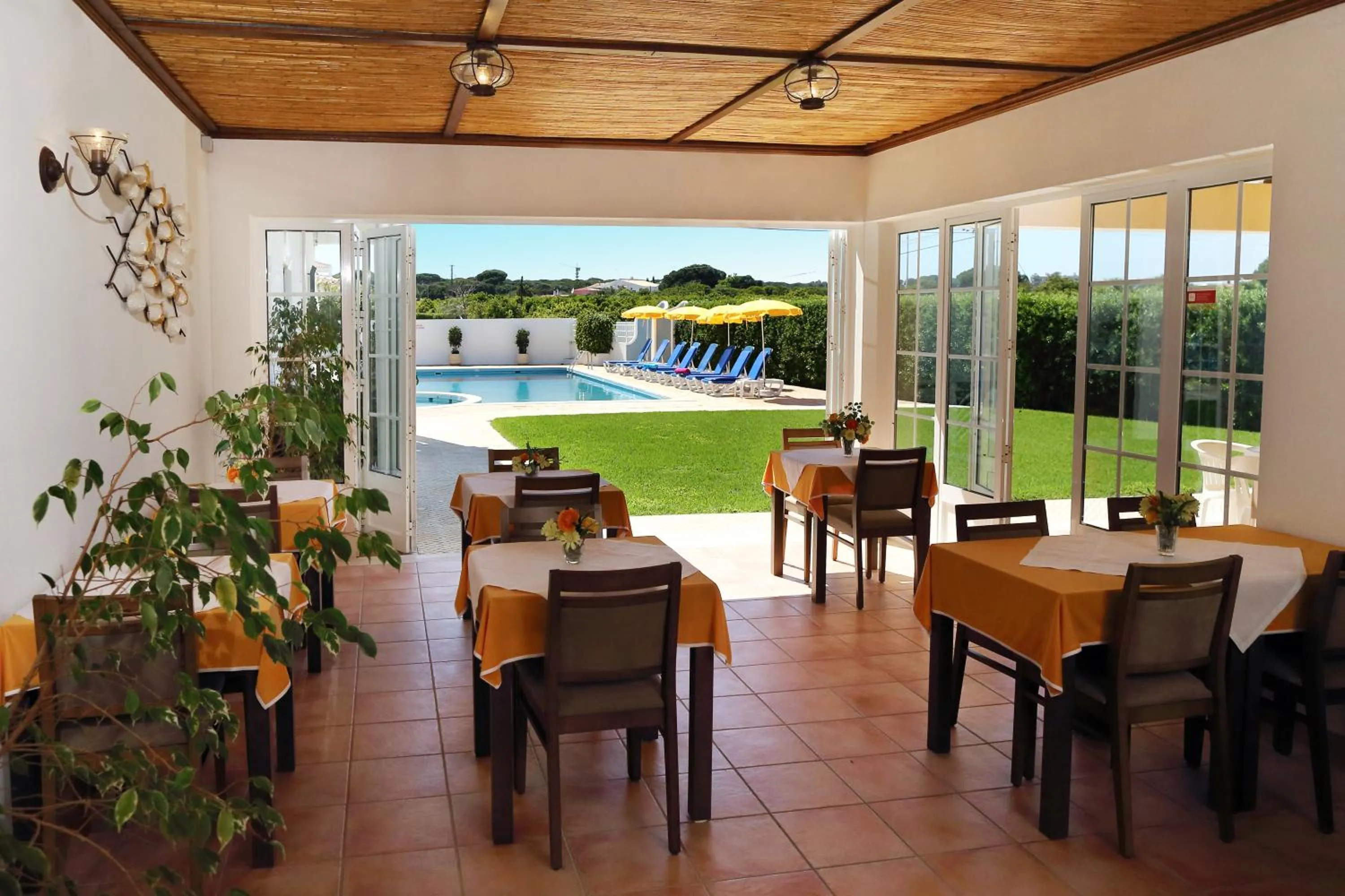 Restaurant/places to eat in Mira Parque