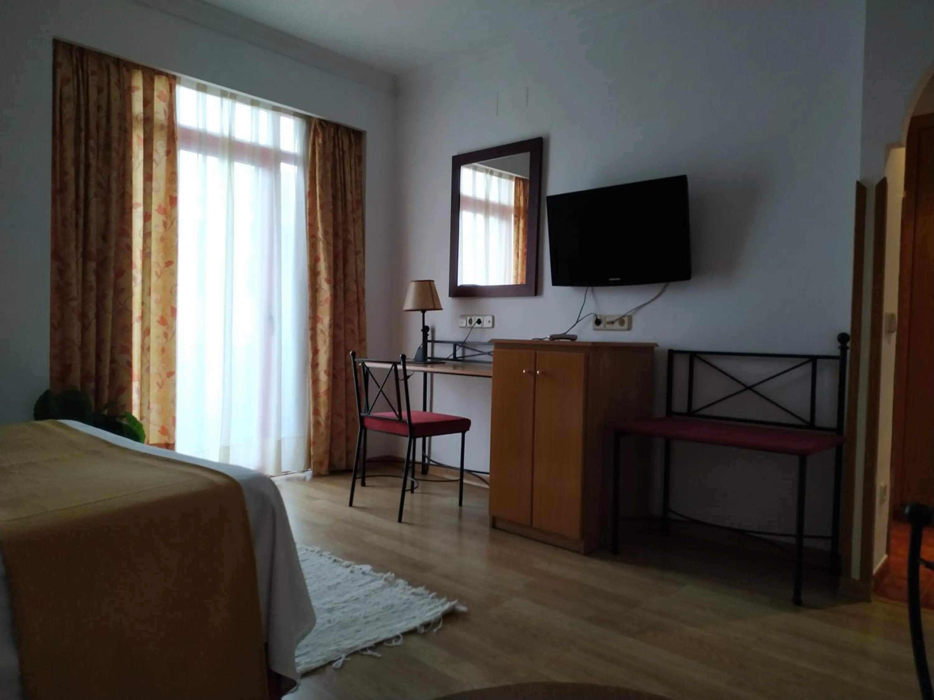 Communal lounge/ TV room, Bed in Área de Servicio El Cruce