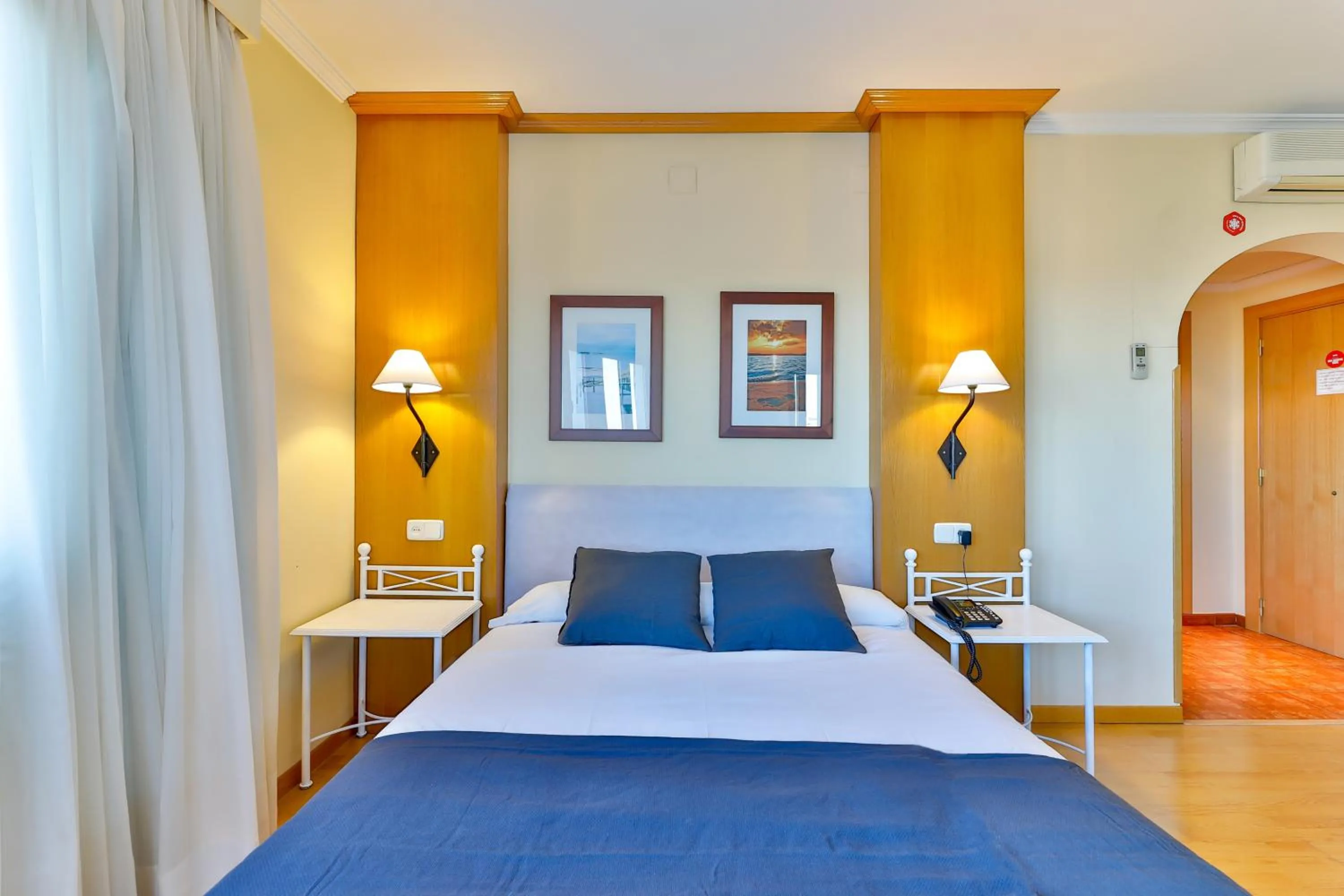 Bedroom, Bed in Área de Servicio El Cruce