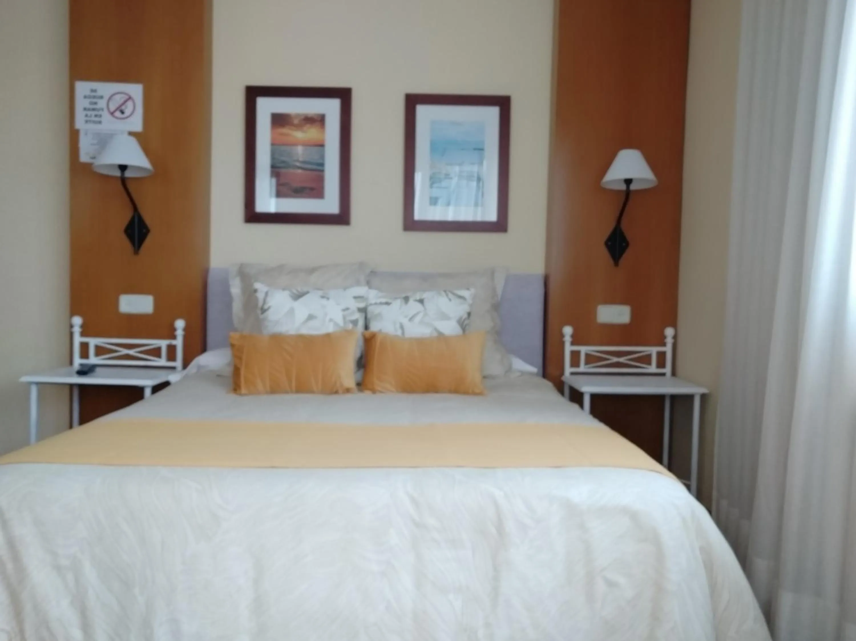 Bedroom, Bed in Área de Servicio El Cruce