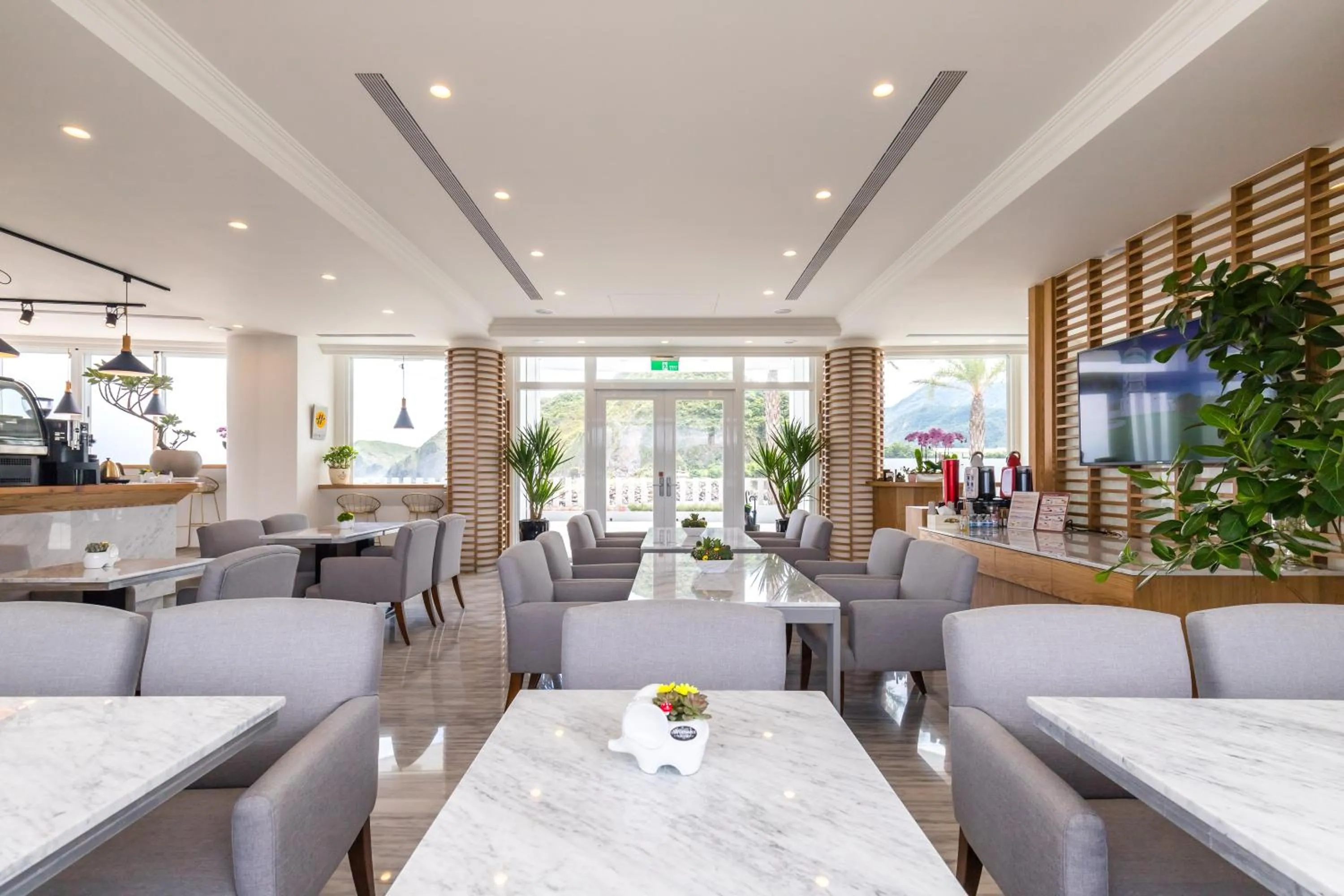 Restaurant/places to eat in Brighthouse