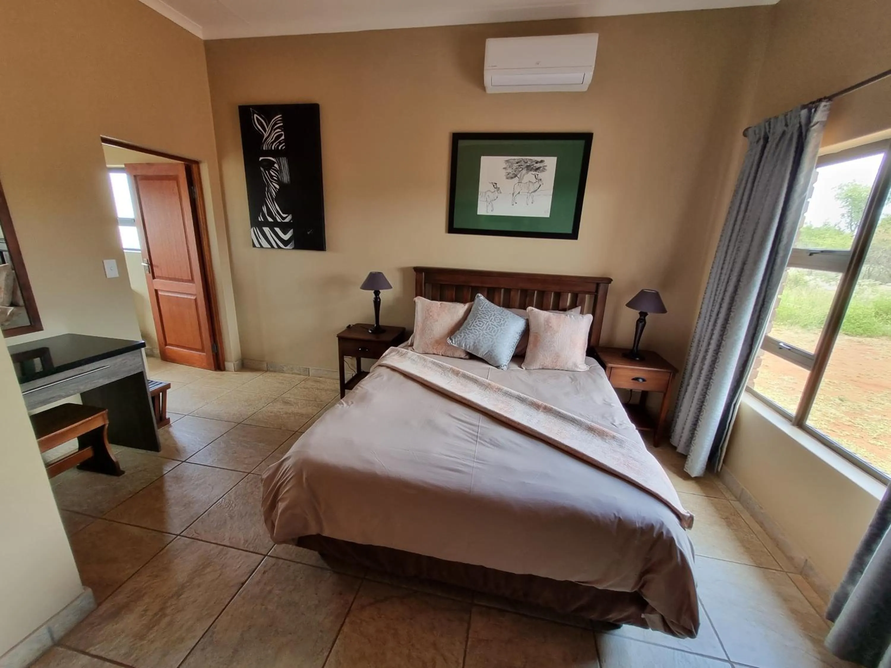 Bed in Sondela Nature Reserve & Spa Chalets