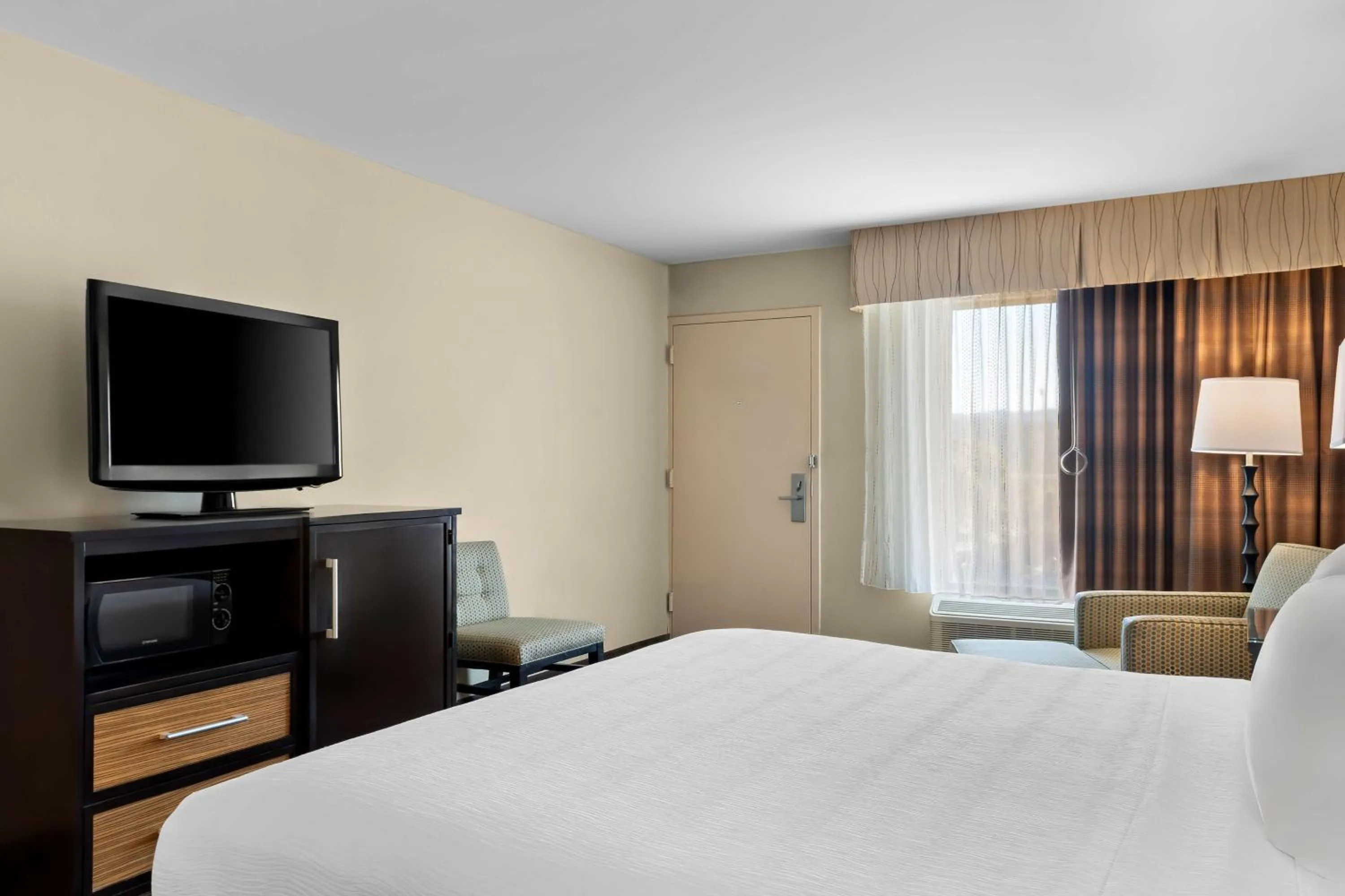 Bedroom, Bed in Best Western Newport Inn