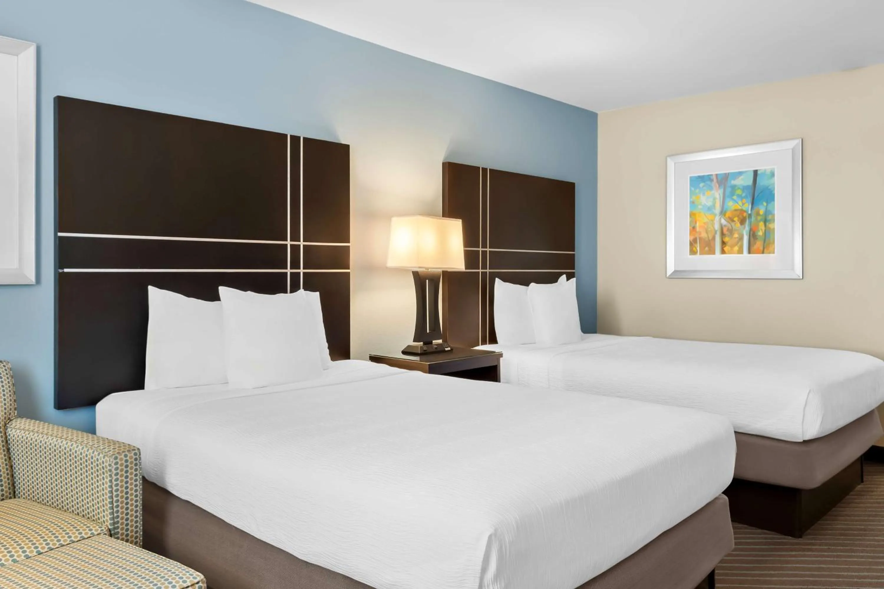 Bedroom, Bed in Best Western Newport Inn