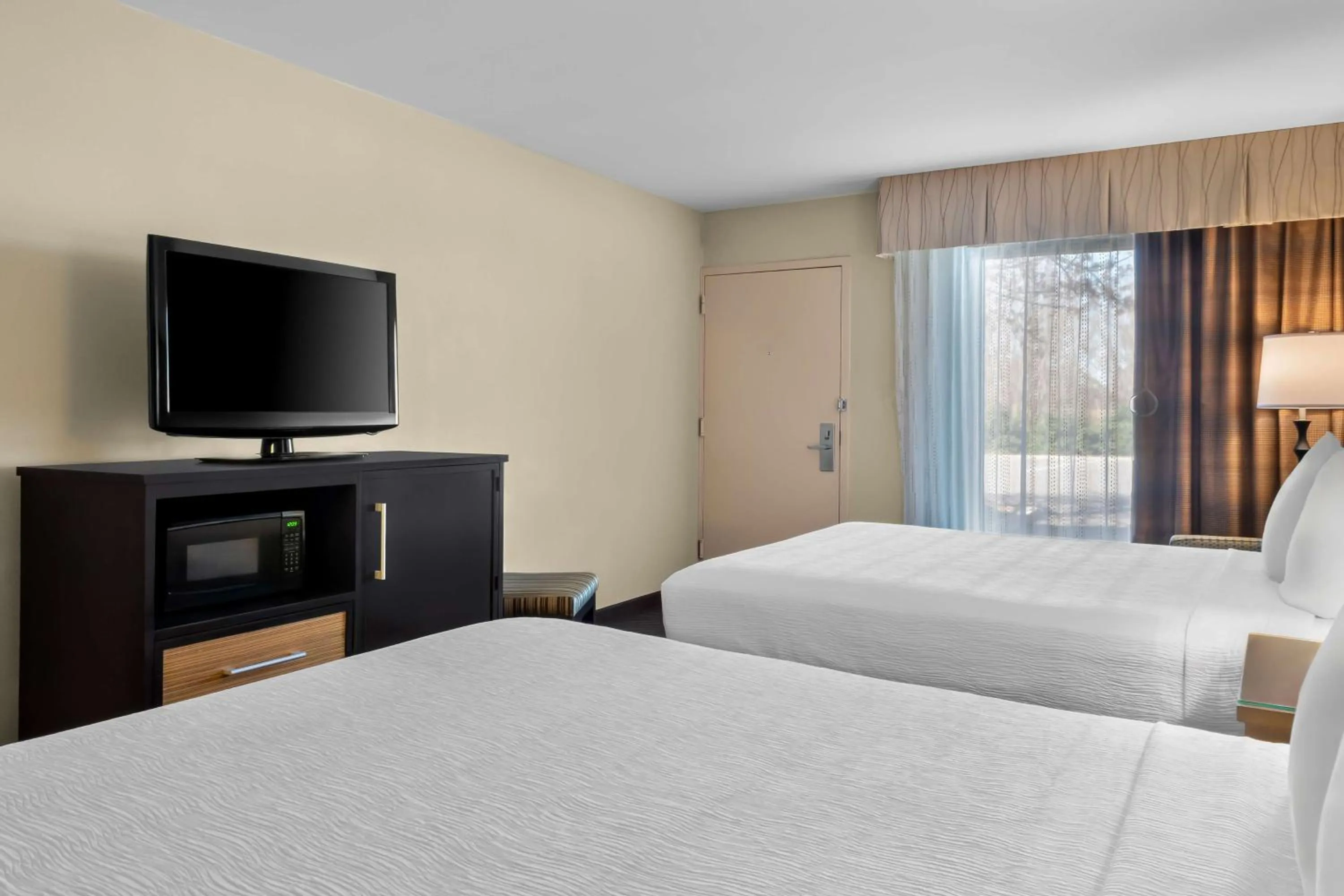 Bedroom, Bed in Best Western Newport Inn