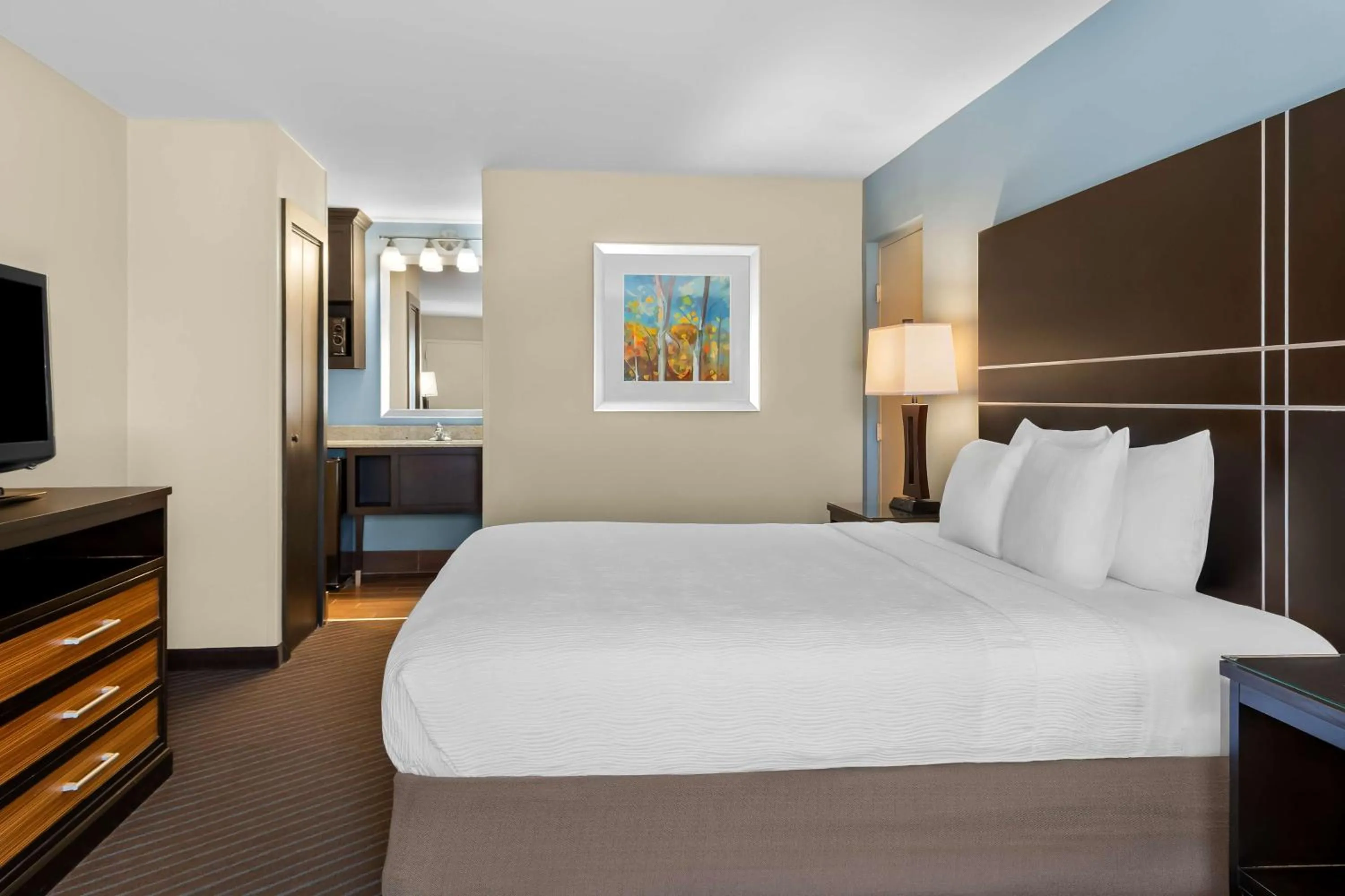 Bedroom, Bed in Best Western Newport Inn