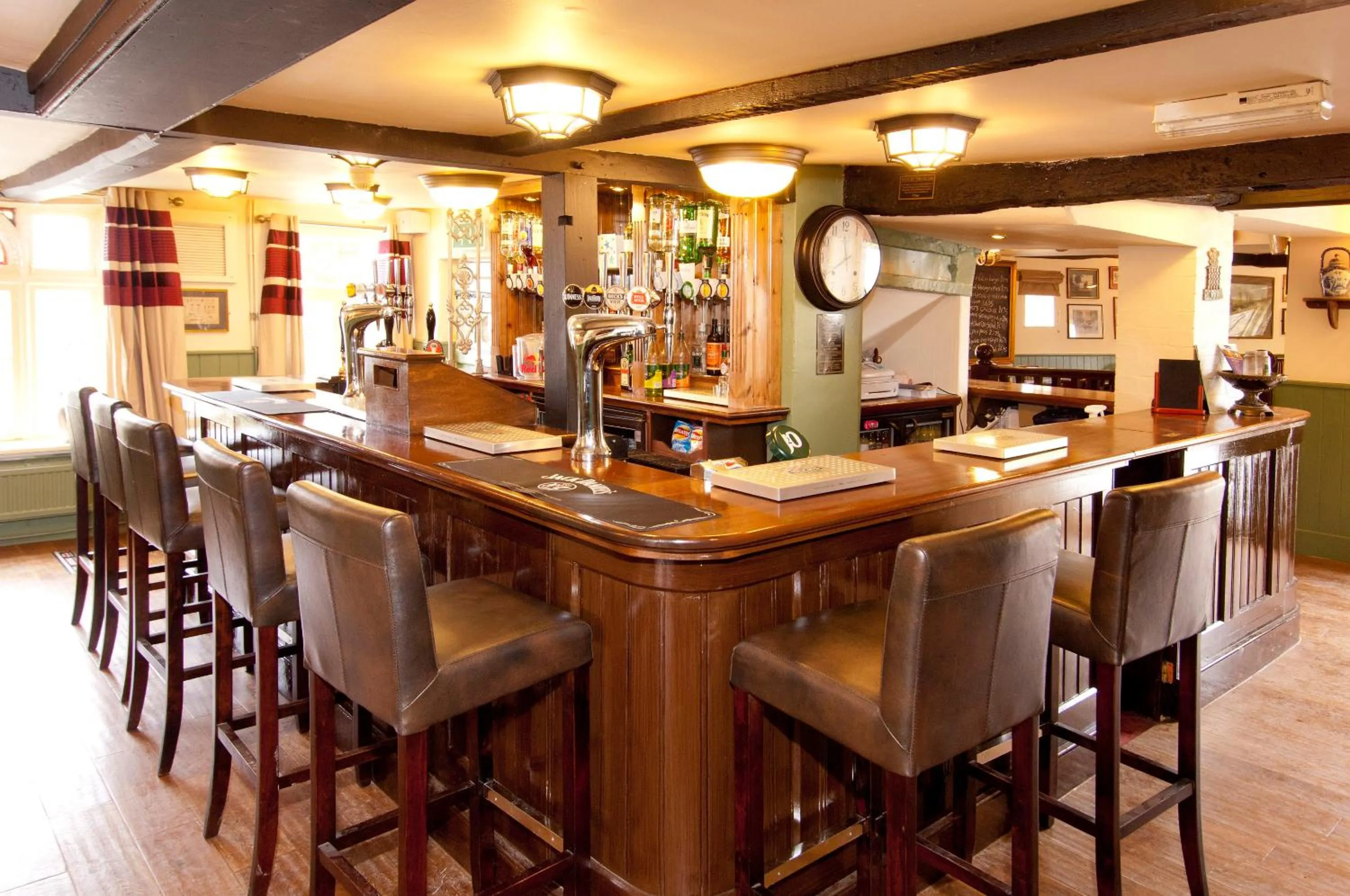 Lounge or bar in The George & Horn near Newbury