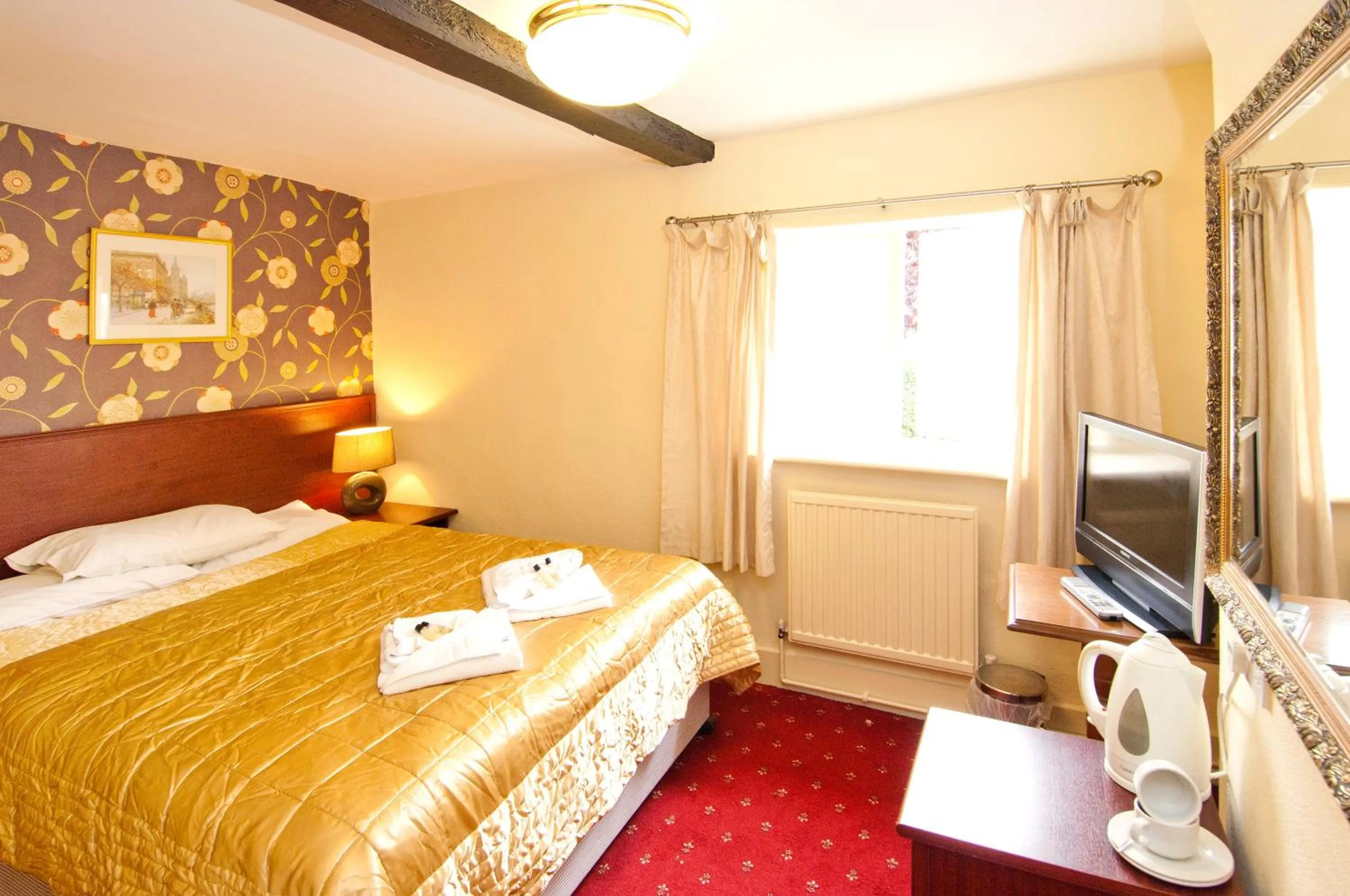 Bedroom in The George & Horn near Newbury