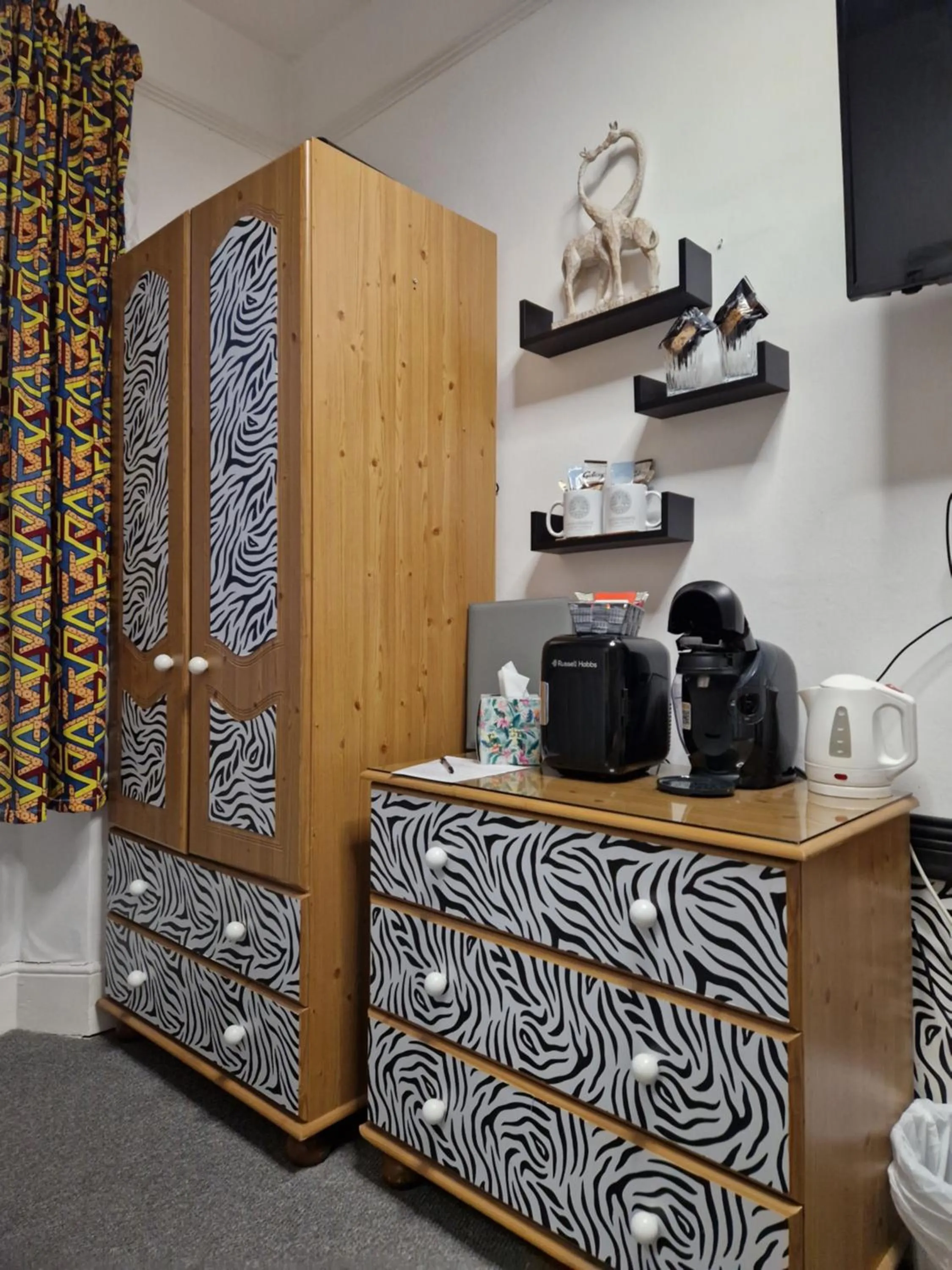 TV and multimedia in Ambassador Guest House