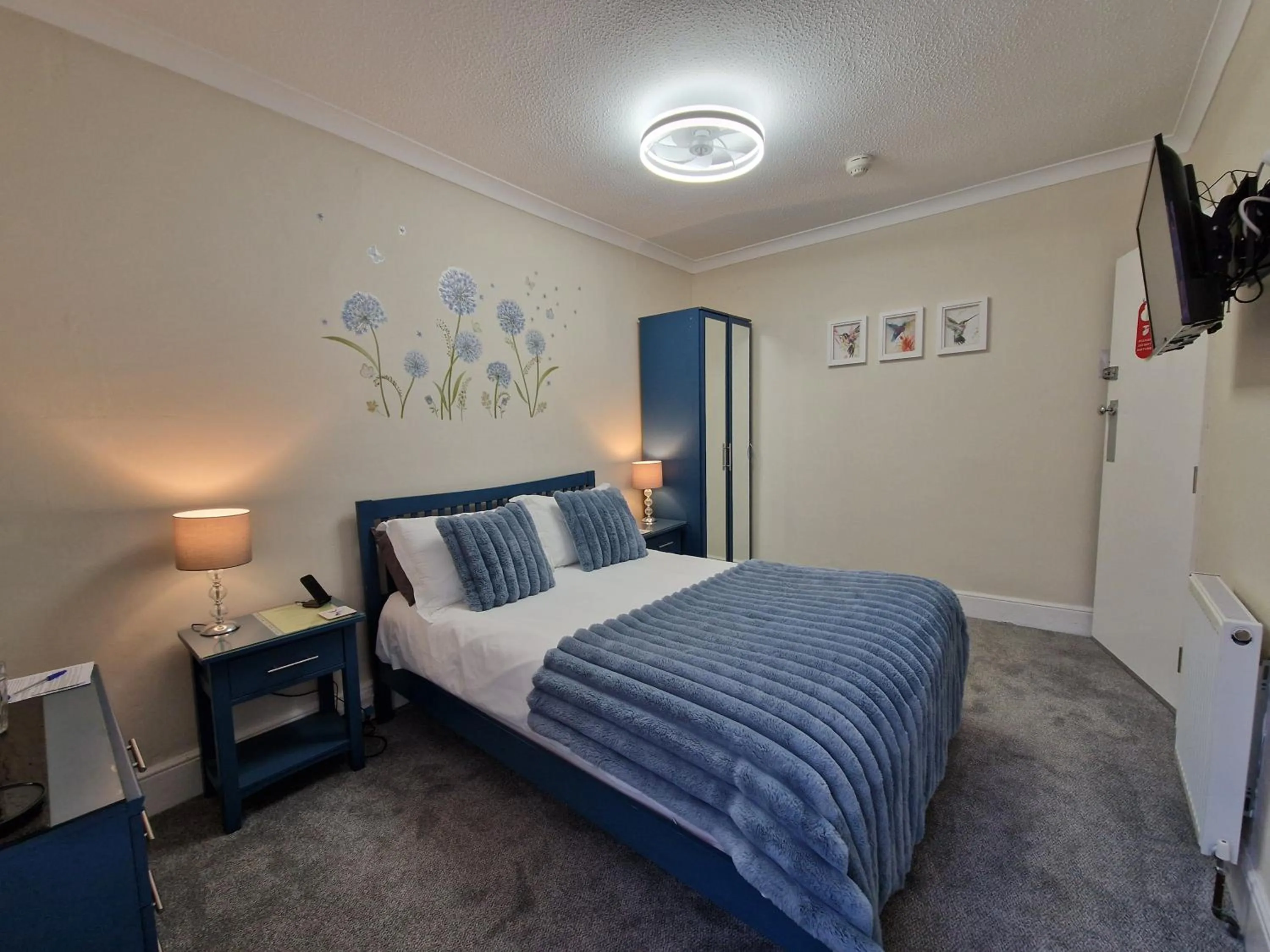 Bed in Ambassador Guest House