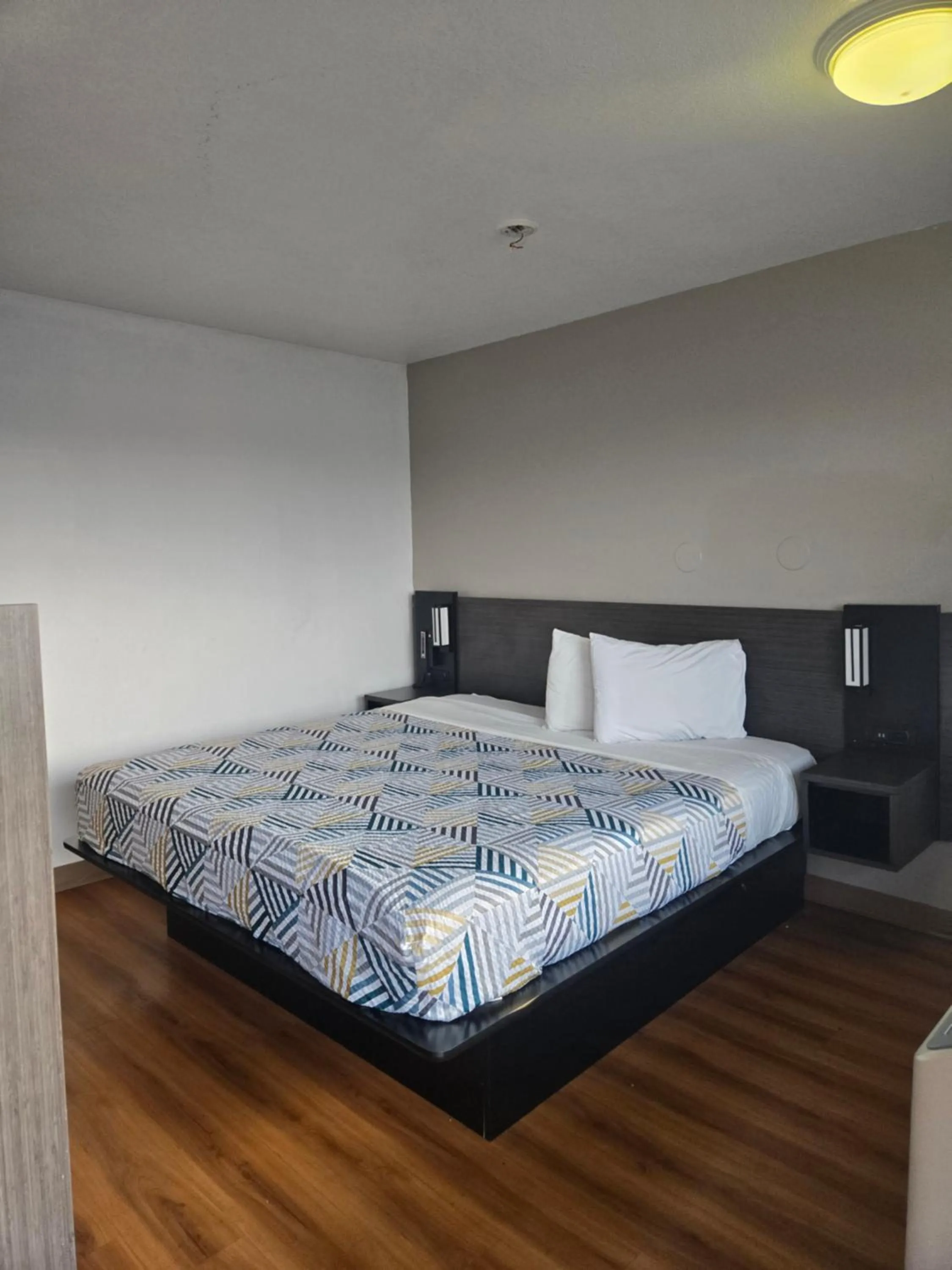 Bedroom in Park Inn by Radisson, Tracy