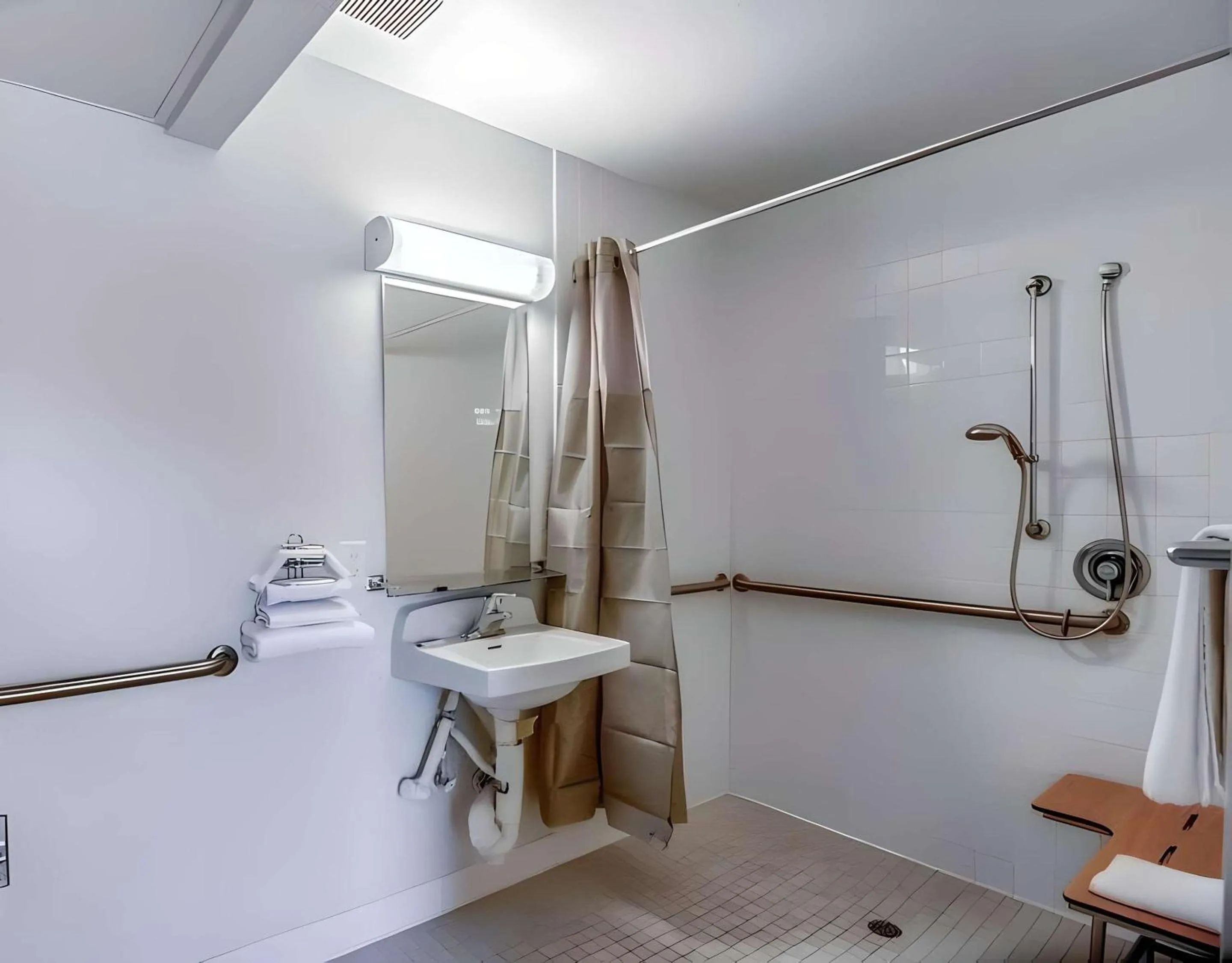 Shower in Park Inn by Radisson, Tracy