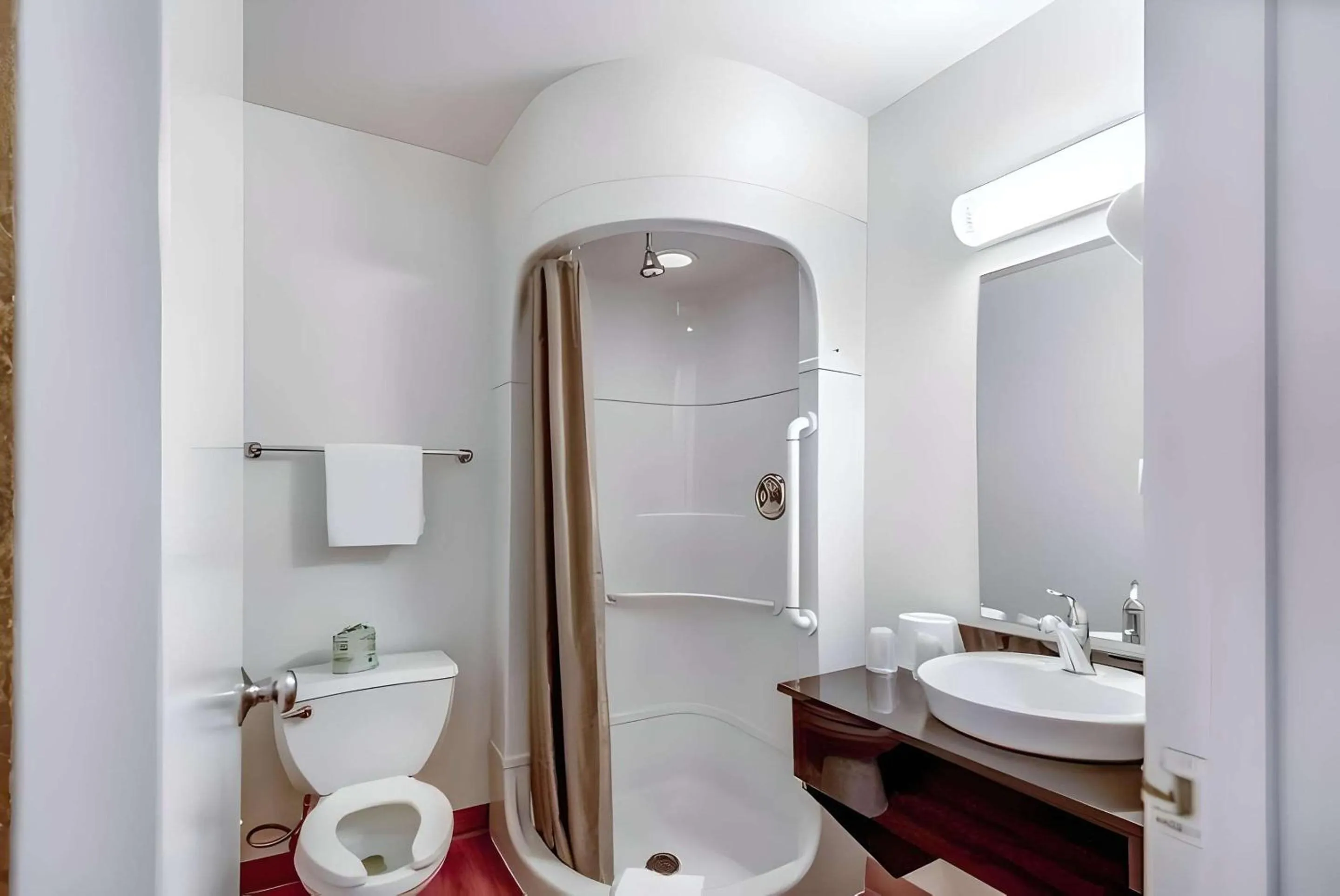 Bedroom in Park Inn by Radisson, Tracy