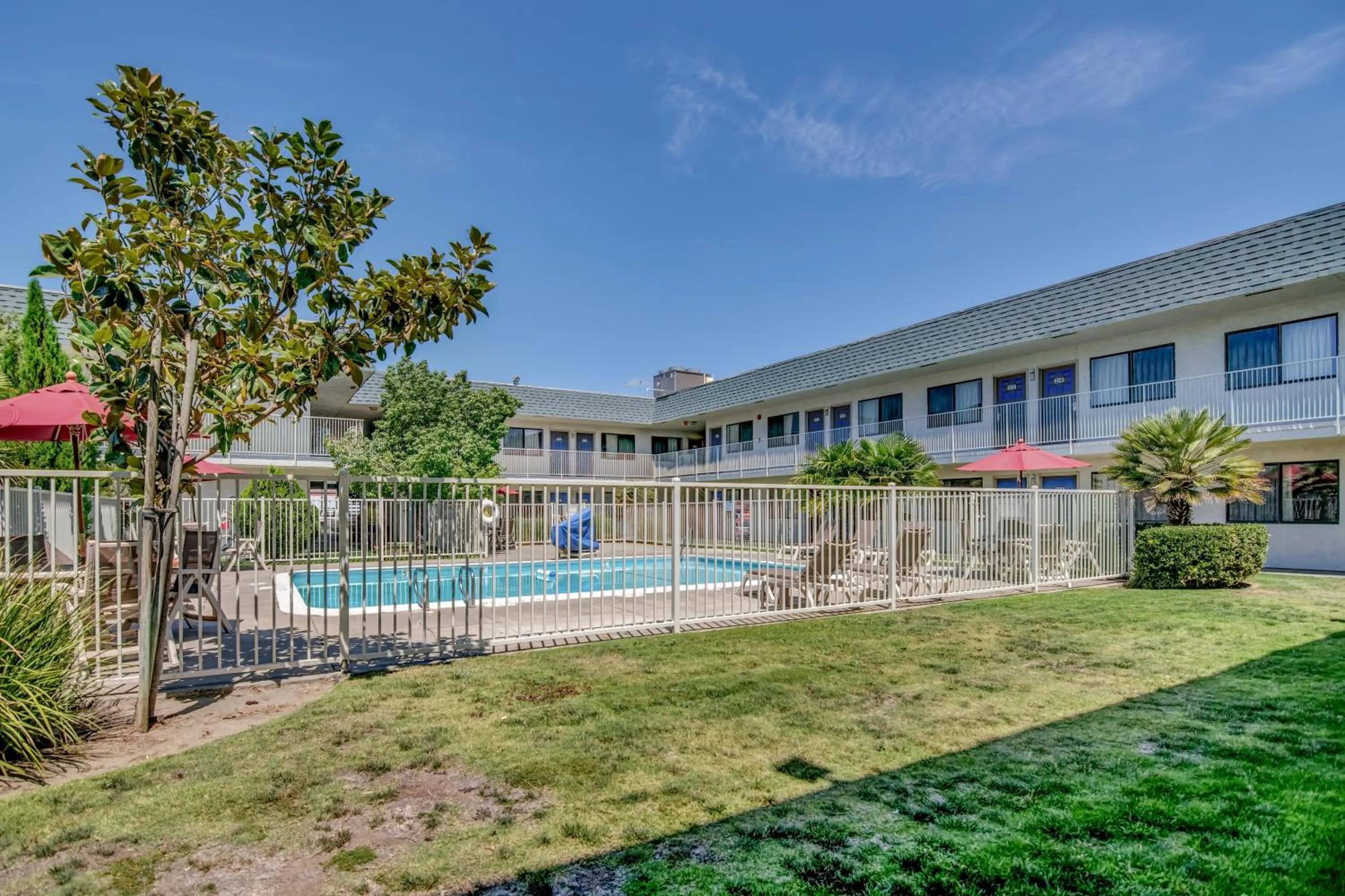 Day, Property Building in Motel 6-Tracy, CA