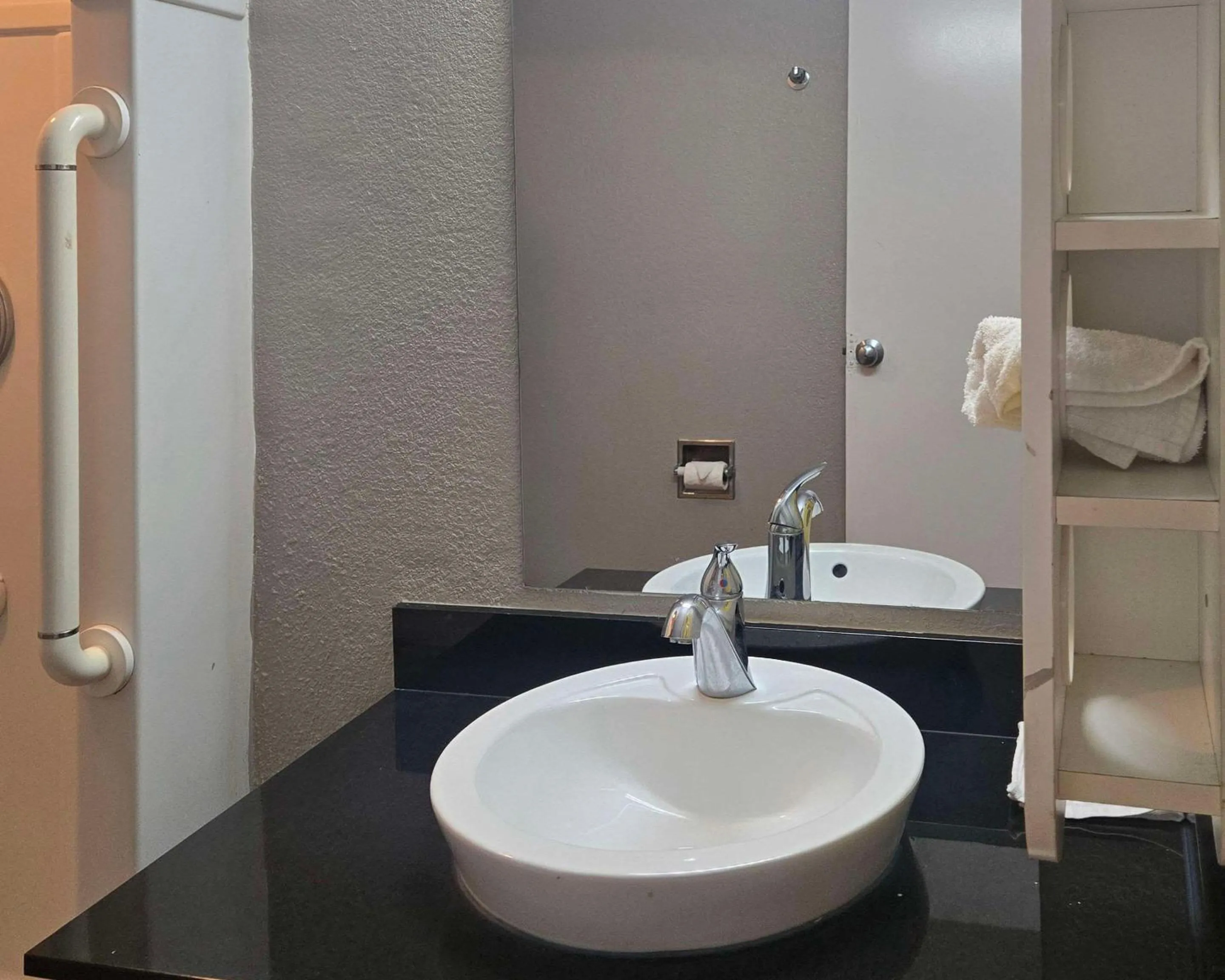 Bedroom in Park Inn by Radisson, Tracy