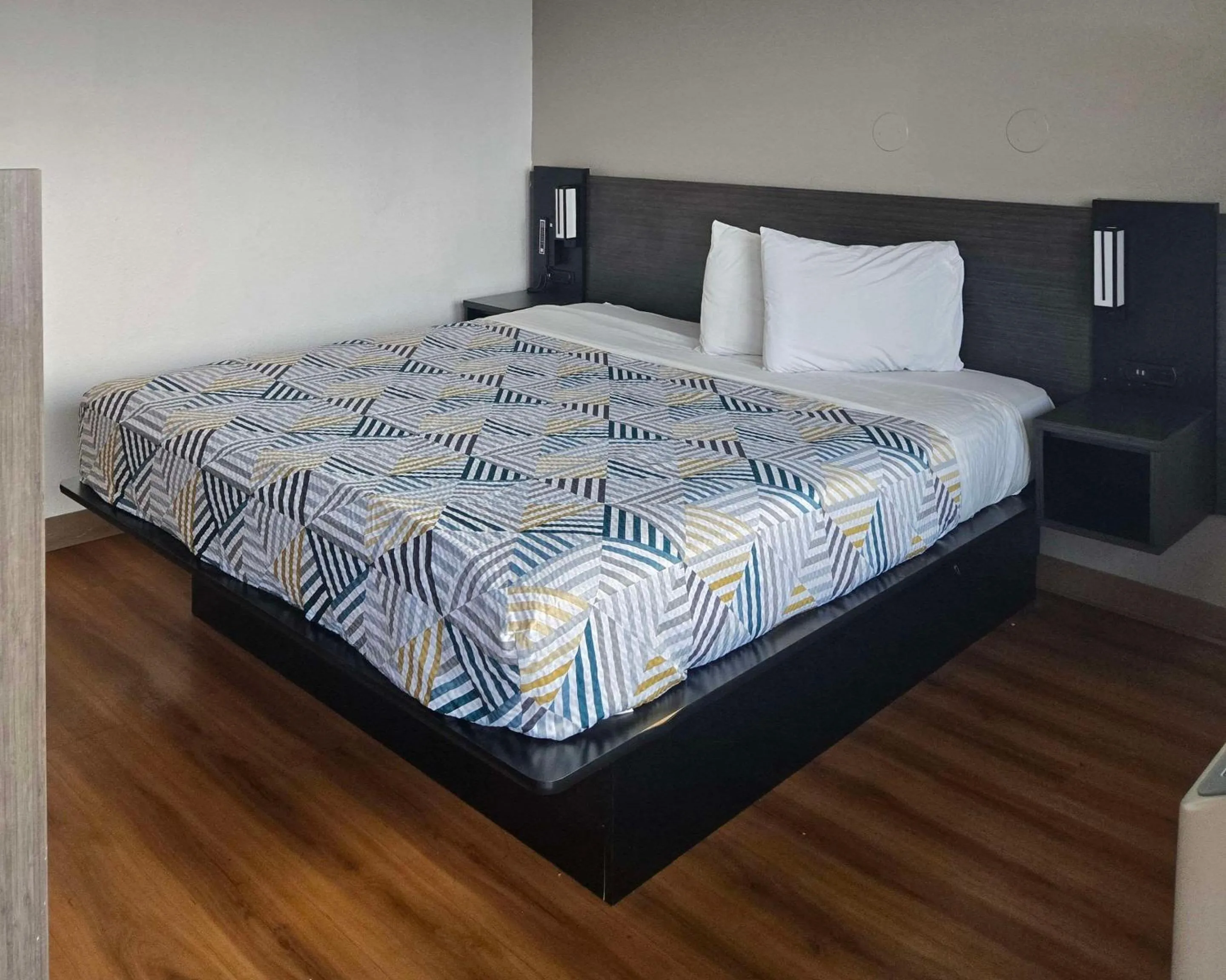 Bedroom in Park Inn by Radisson, Tracy