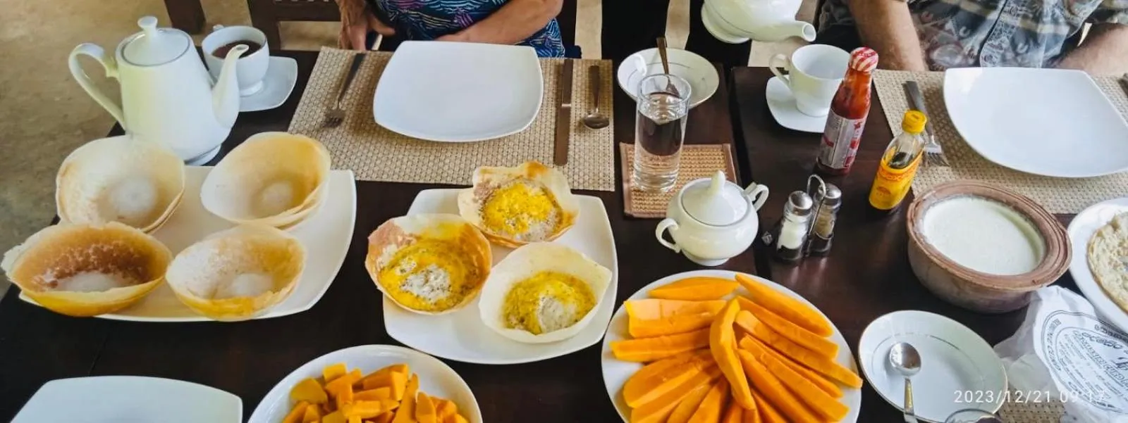 Food and drinks in Shadow Surf Bay