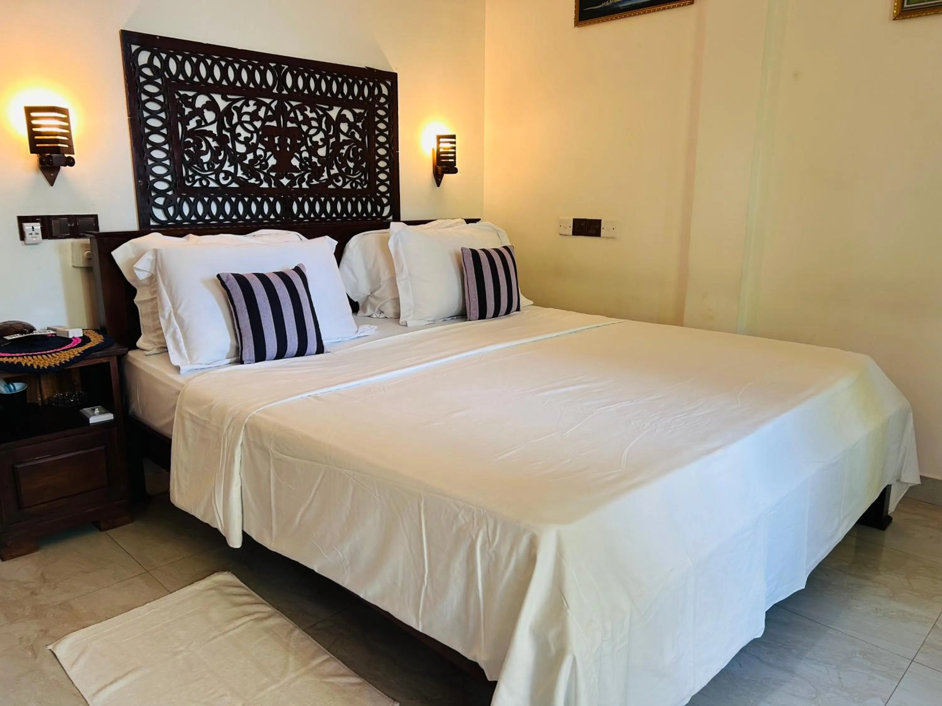 Bed in Shadow Surf Bay