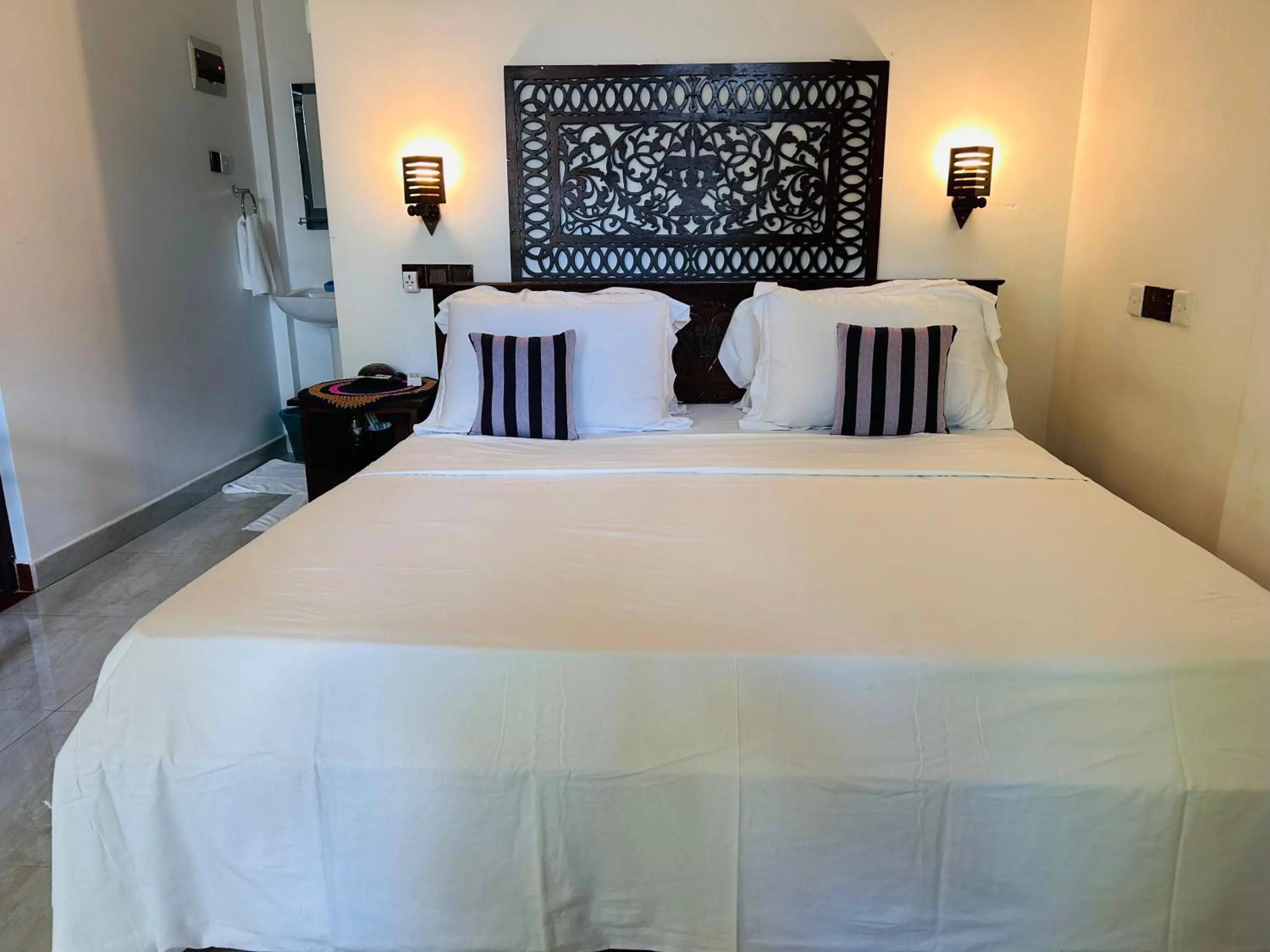 Bed in Shadow Surf Bay