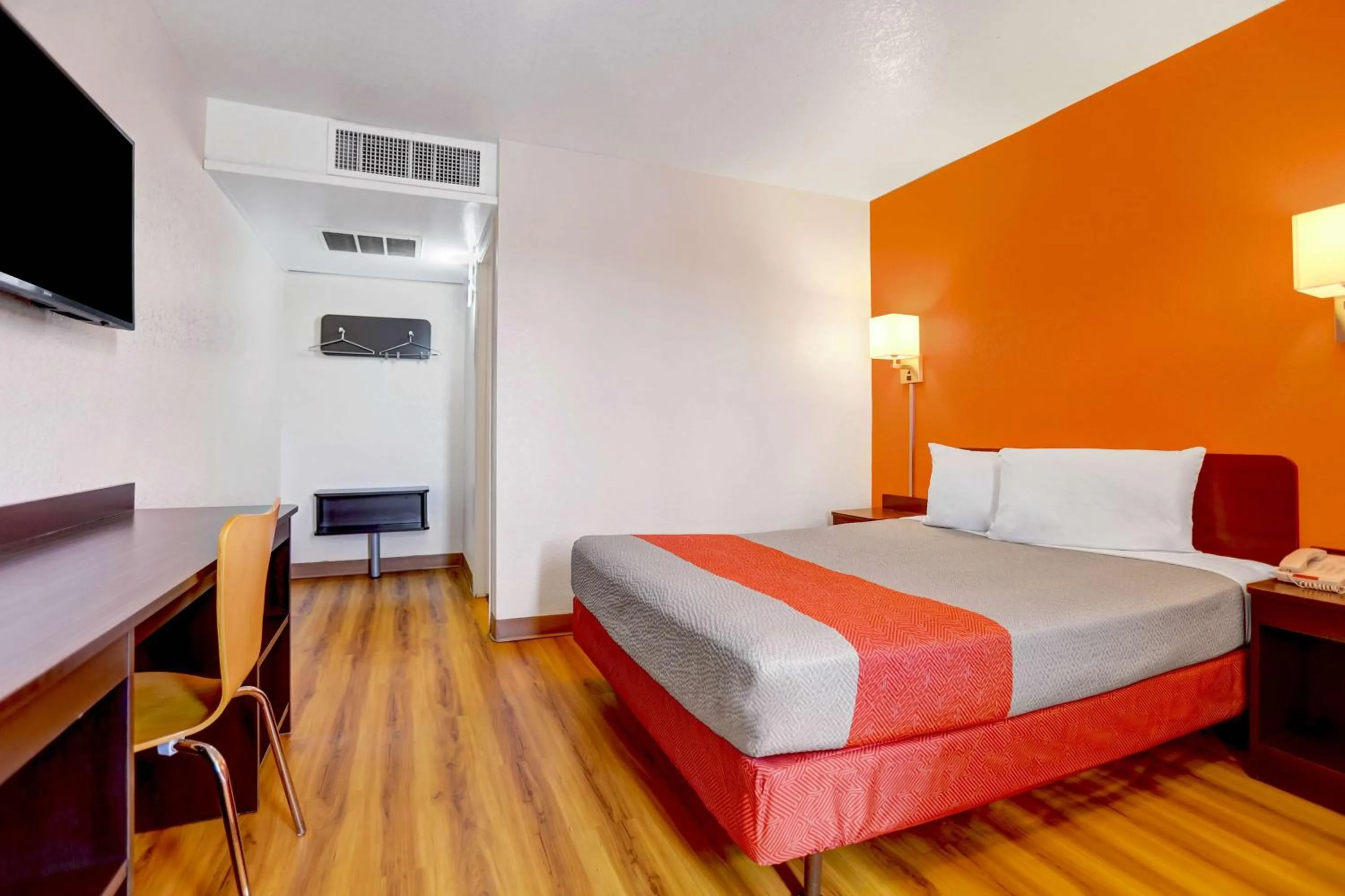 Photo of the whole room, Bed in Motel 6-Grants, NM