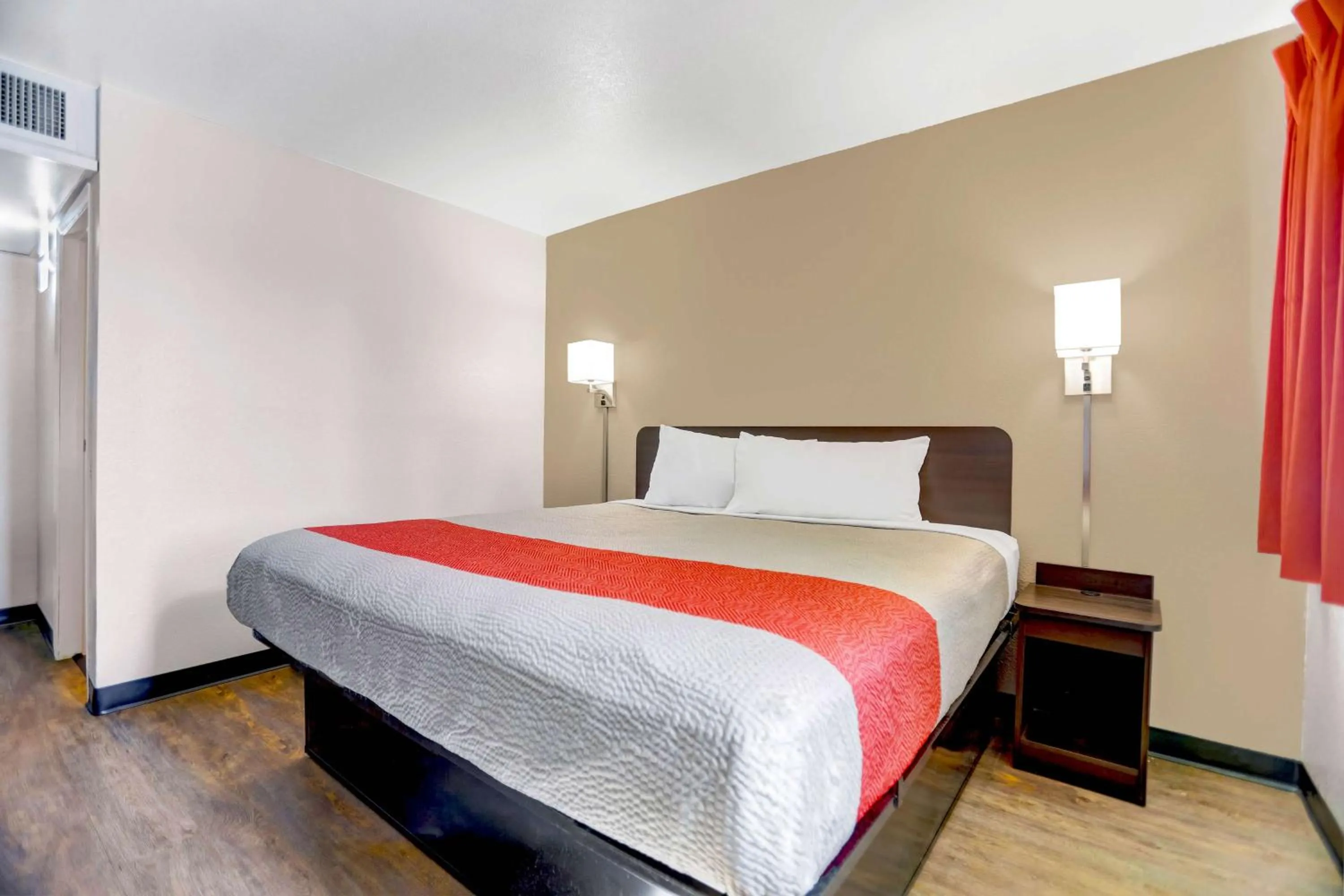 Photo of the whole room, Bed in Motel 6-Grants, NM