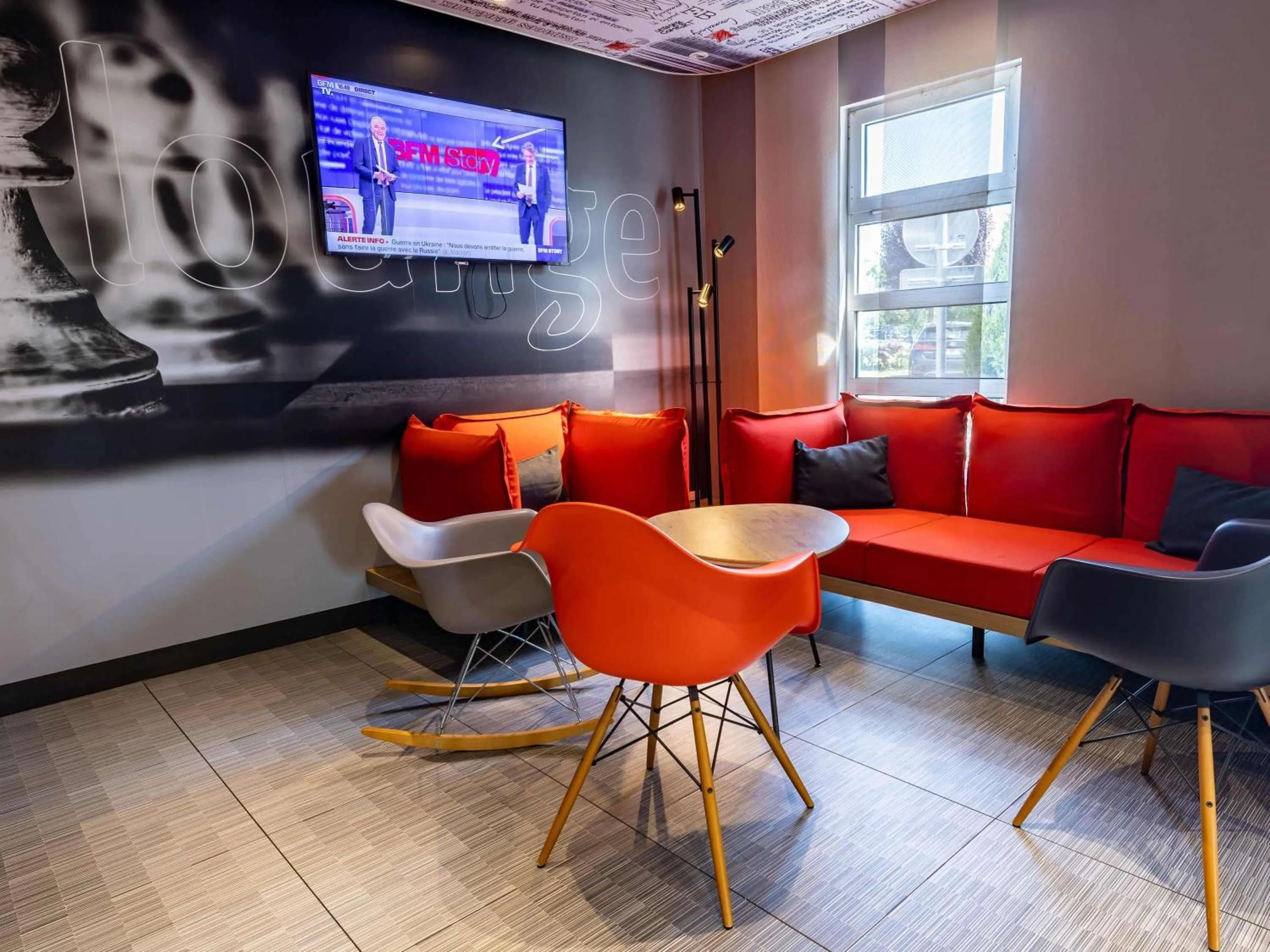 Lounge or bar in ibis Vesoul