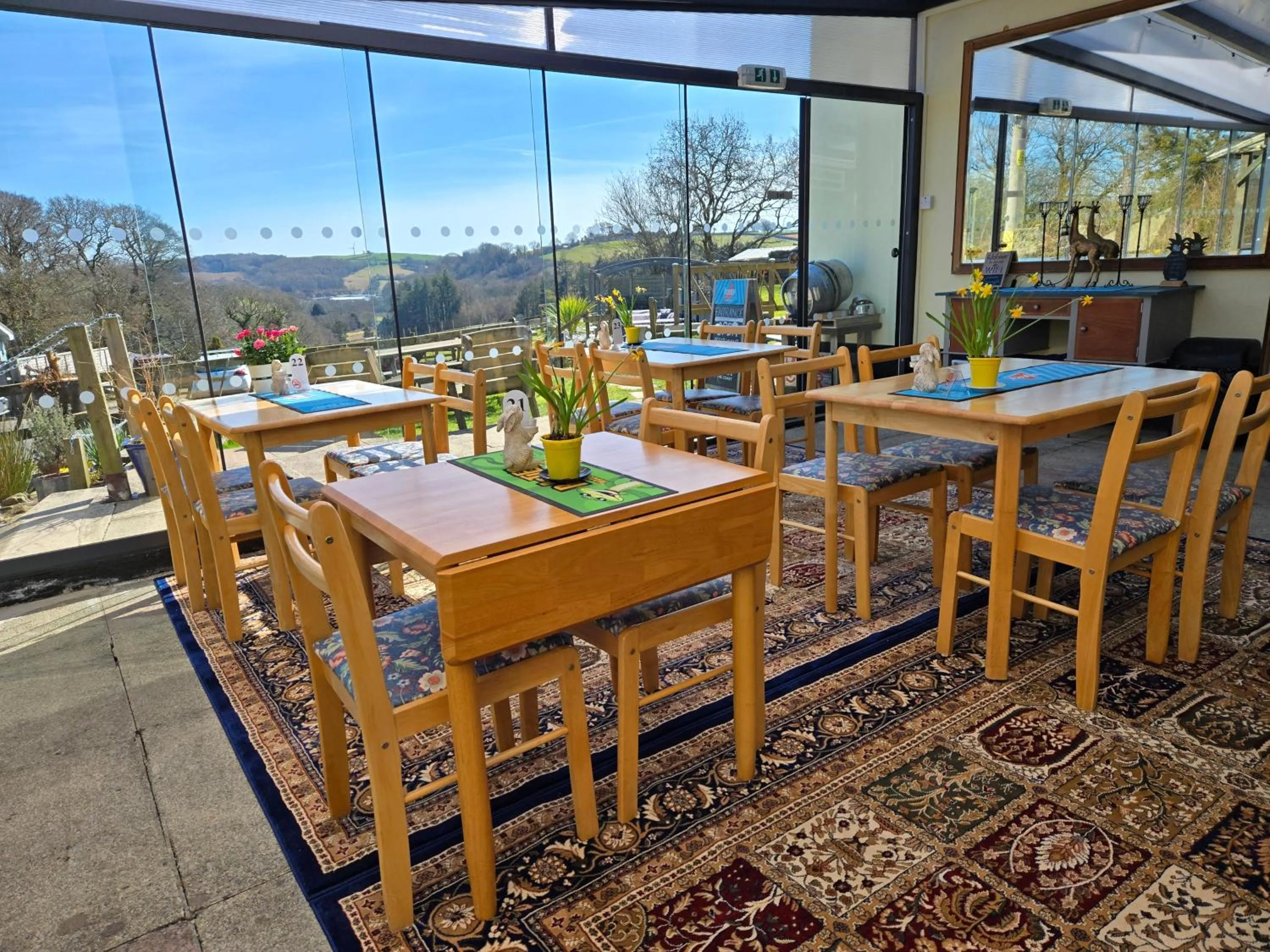 Restaurant/places to eat in Sportsmans Valley Hotel