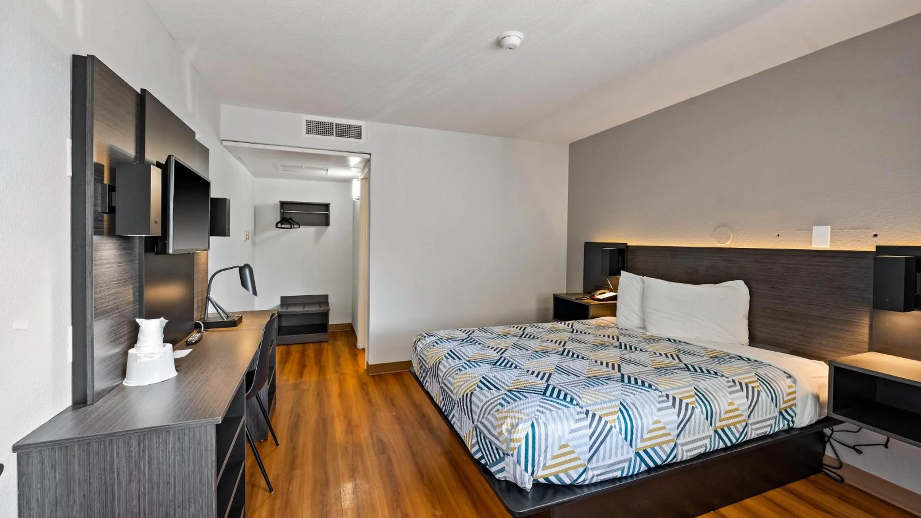 Bedroom, Bed in Motel 6-Kalispell, MT