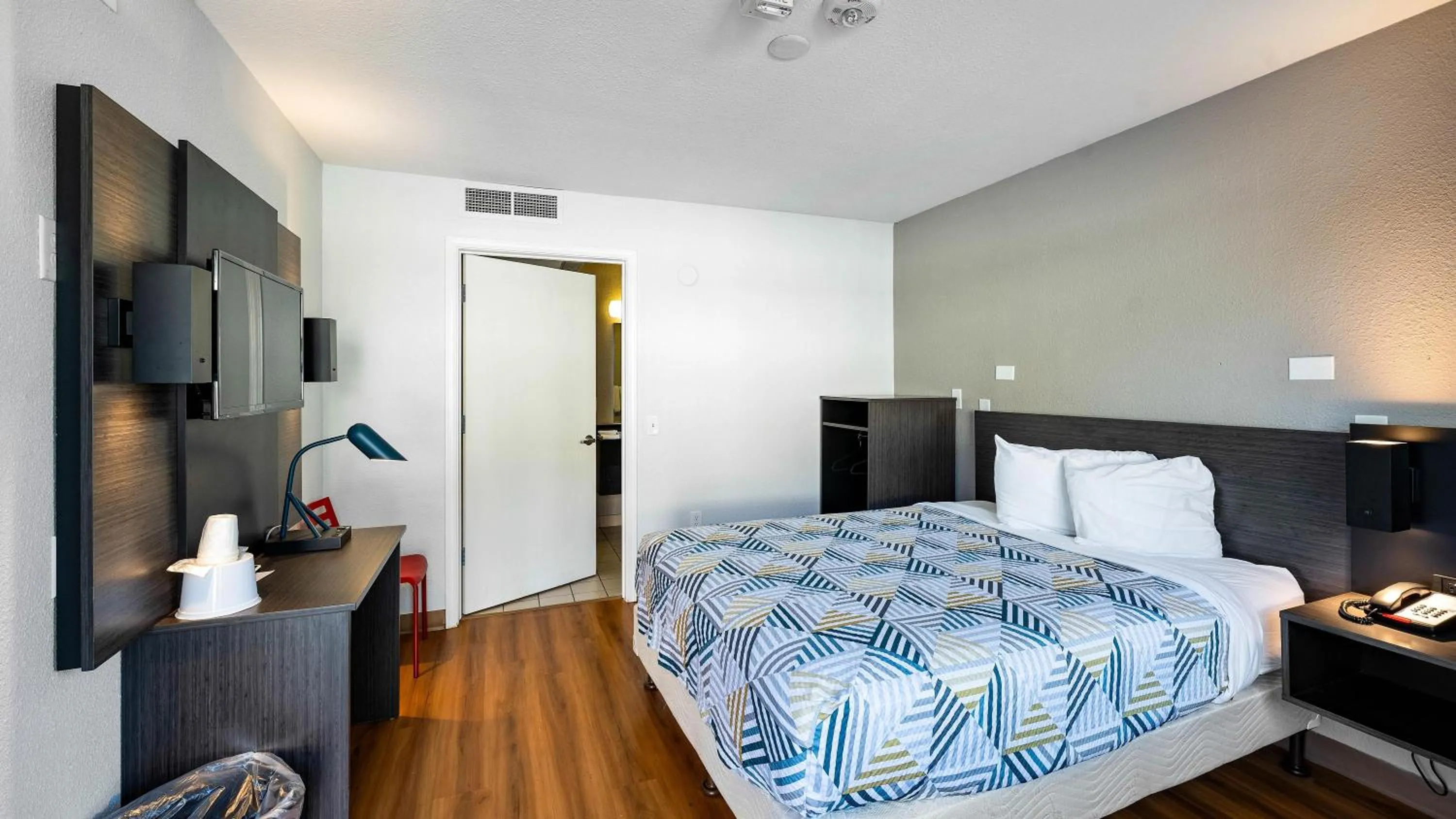 Bedroom, Bed in Motel 6-Kalispell, MT