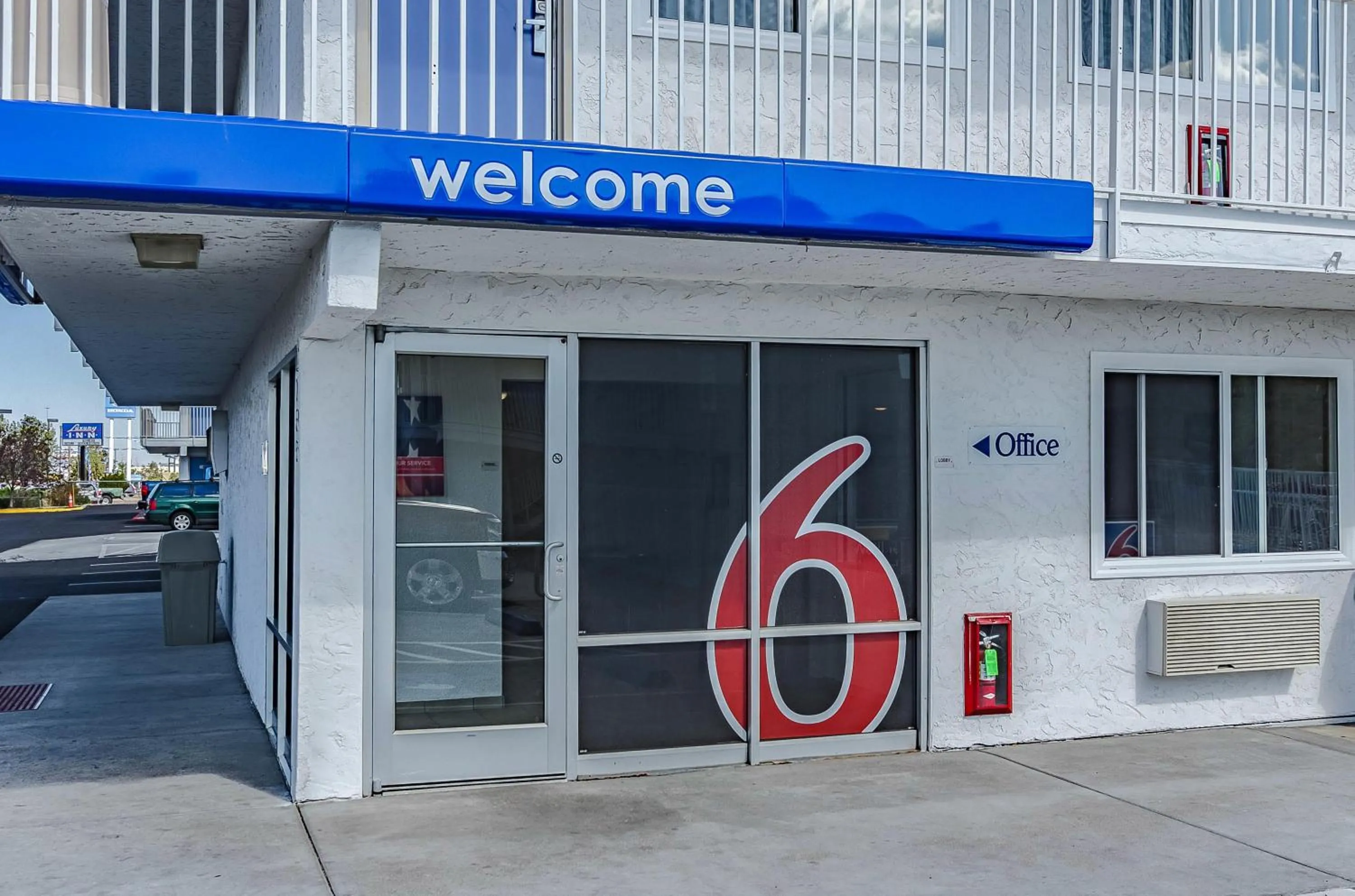 Property building in Motel 6 Cheyenne, WY