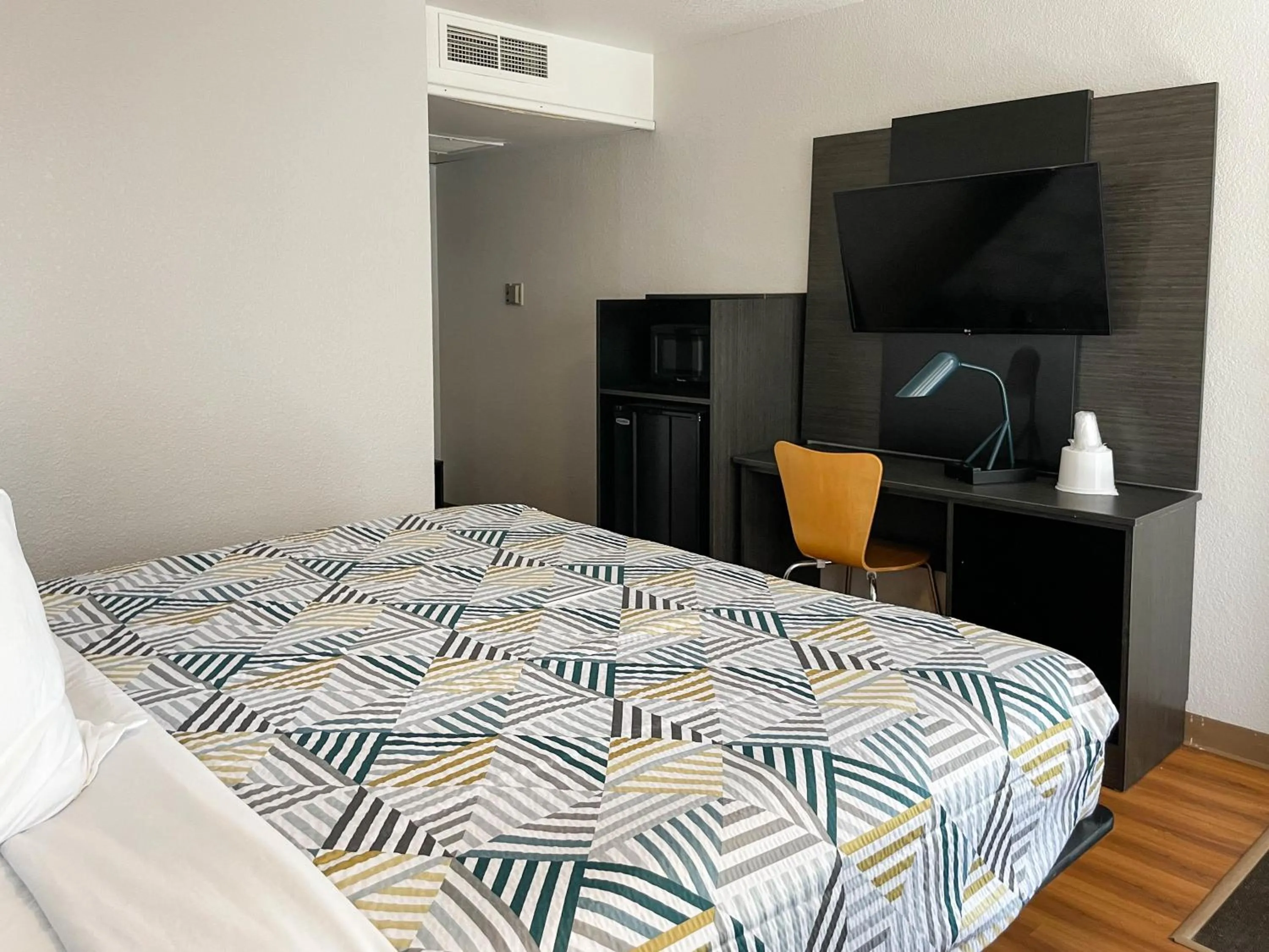 Bed in Motel 6 Cheyenne, WY