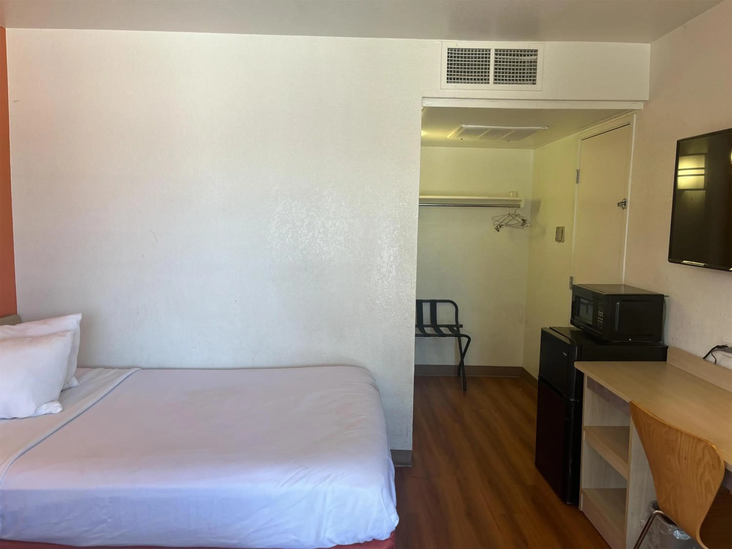 Bedroom, Bed in Motel 6 Fort Collins, CO