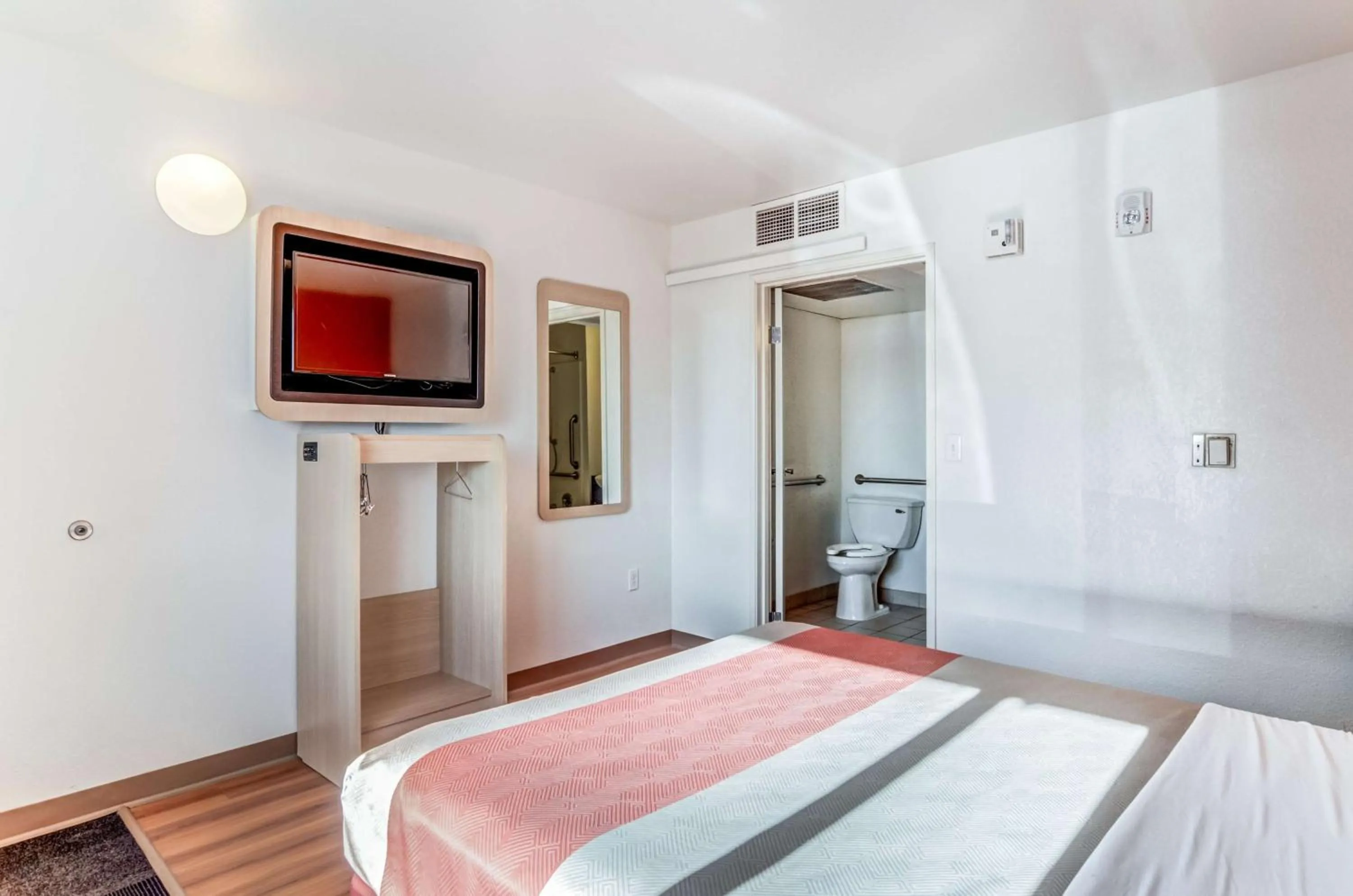 Toilet, Bed in Motel 6 Fort Collins, CO