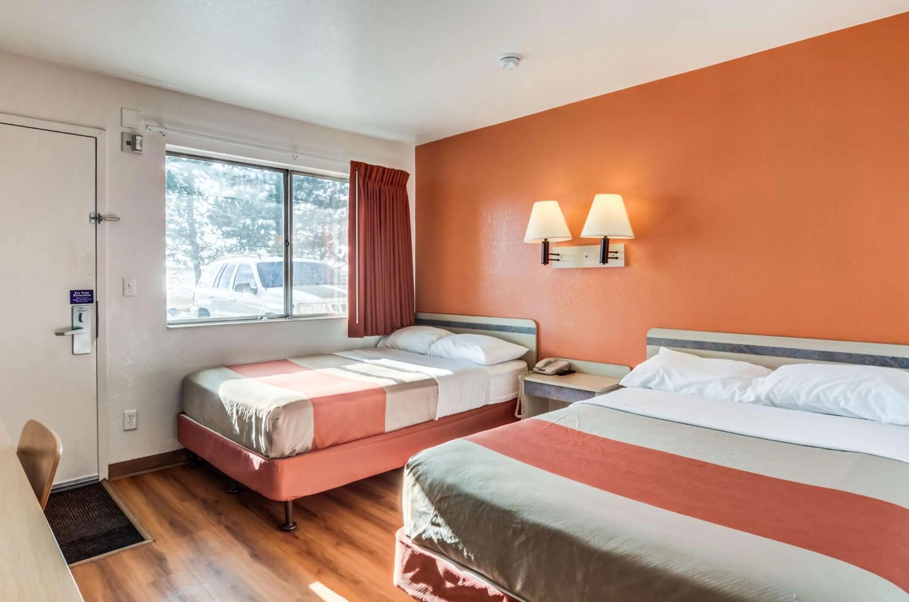 Photo of the whole room, Bed in Motel 6 Fort Collins, CO