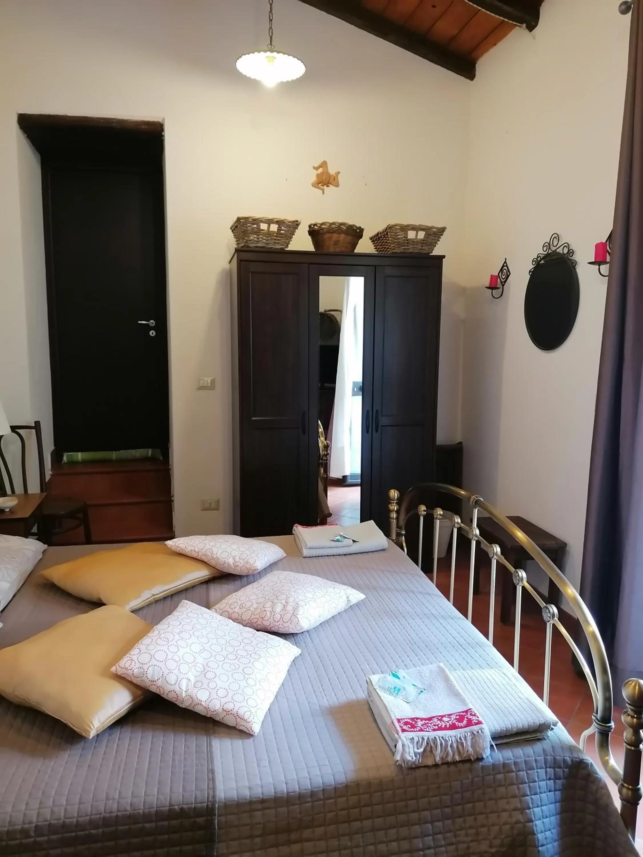 Photo of the whole room, Bed in Mauripe