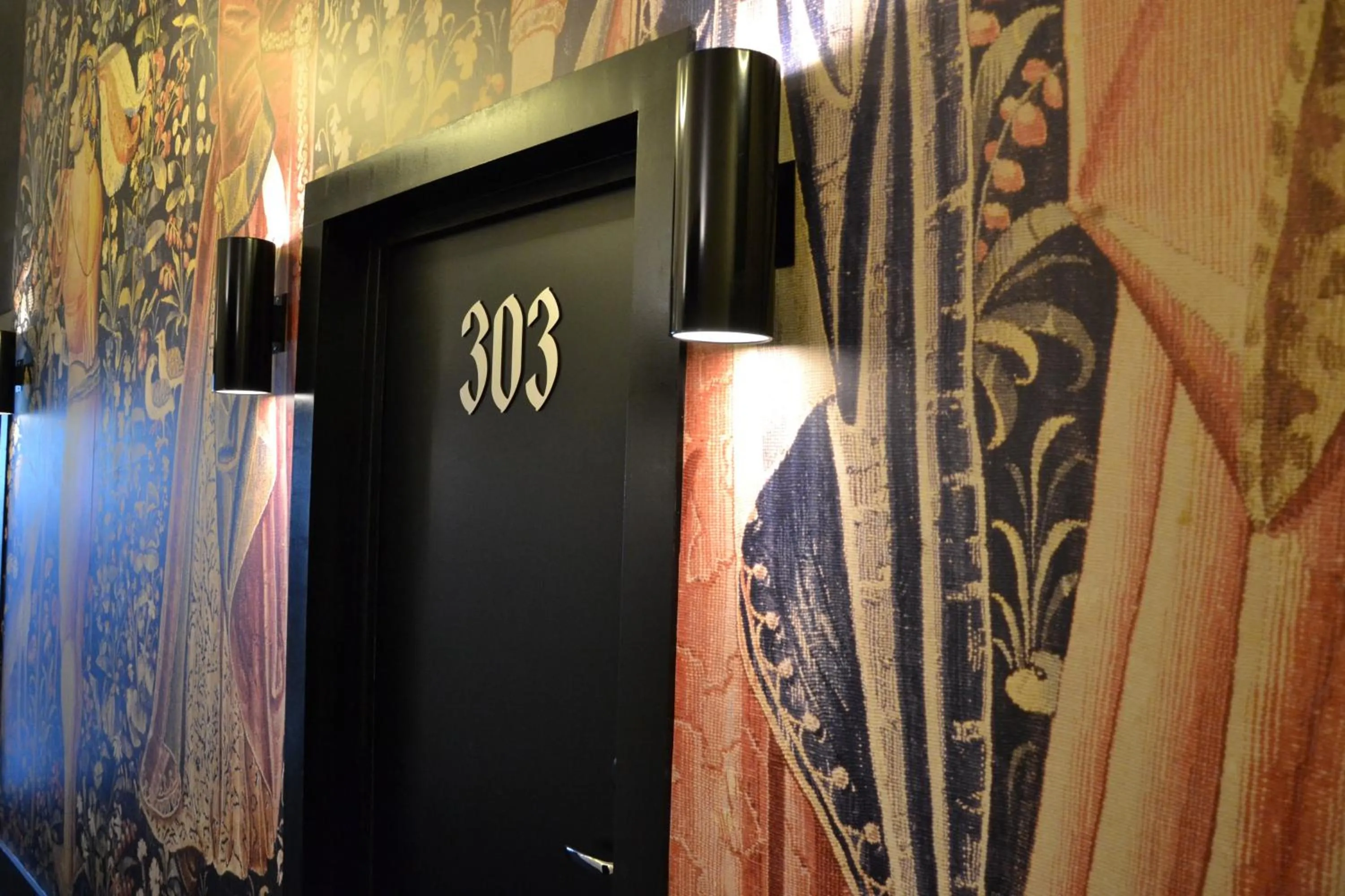 Decorative detail in Le César Hôtel