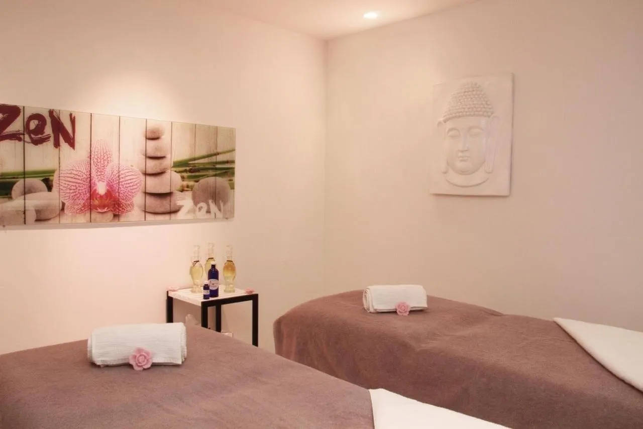 Massage, Bed in Le César Hôtel