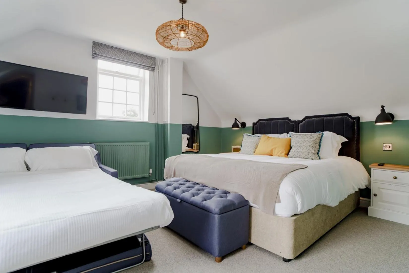 Photo of the whole room, Bed in Bel and The Dragon at Red Lion Wendover