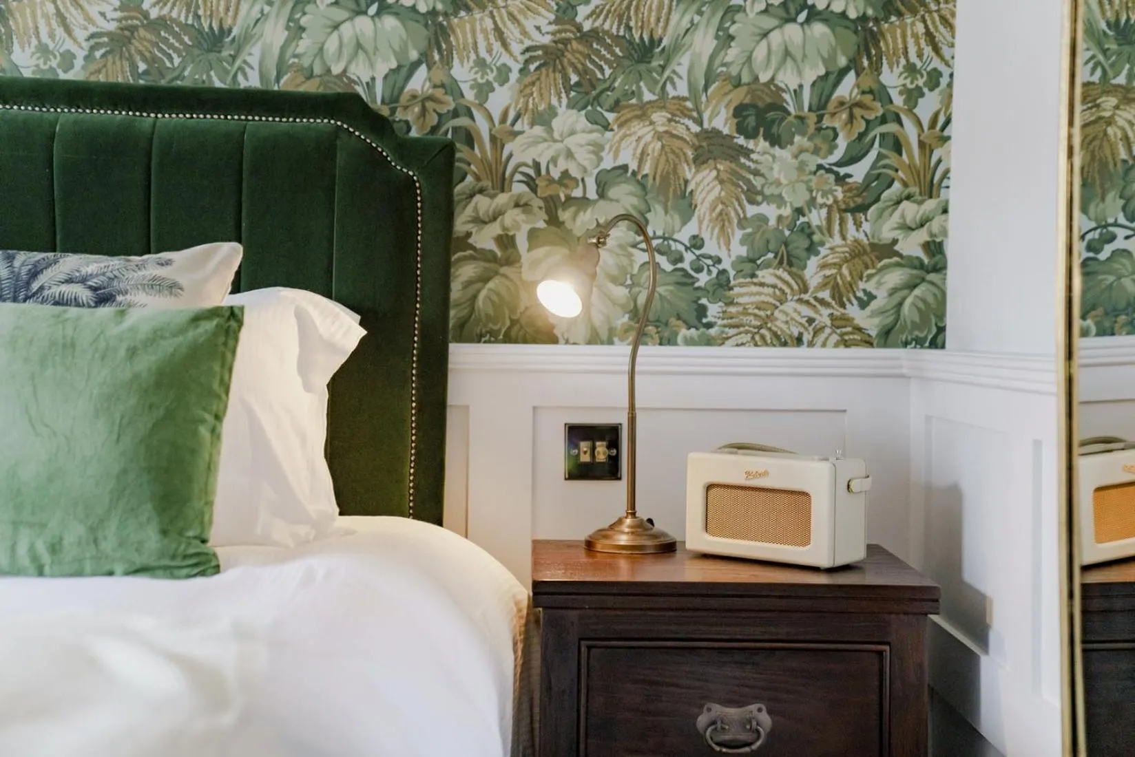 Bedroom, Bed in Bel and The Dragon at Red Lion Wendover