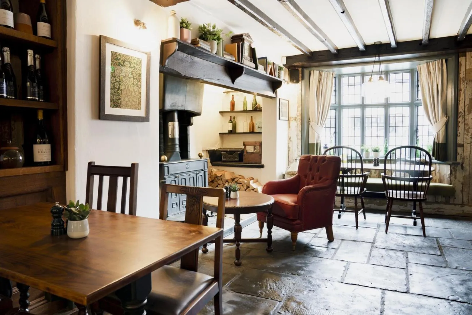 Lounge or bar in Bel and The Dragon at Red Lion Wendover