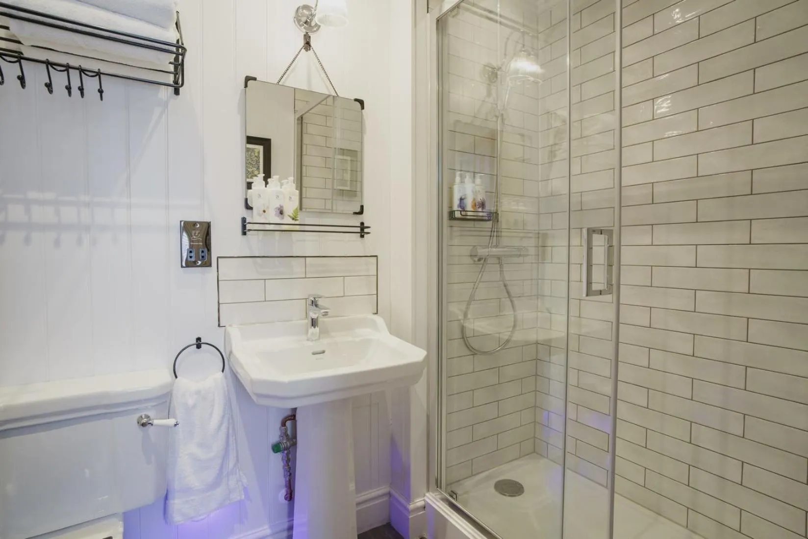 Bathroom in Bel and The Dragon at Red Lion Wendover