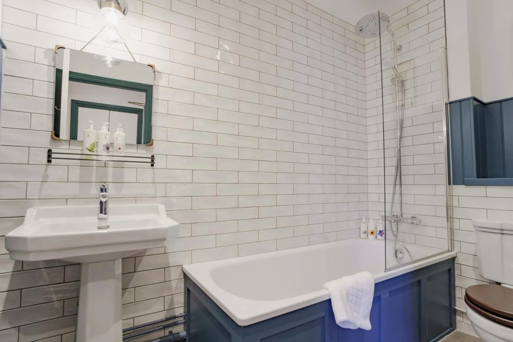 Bathroom in Bel and The Dragon at Red Lion Wendover