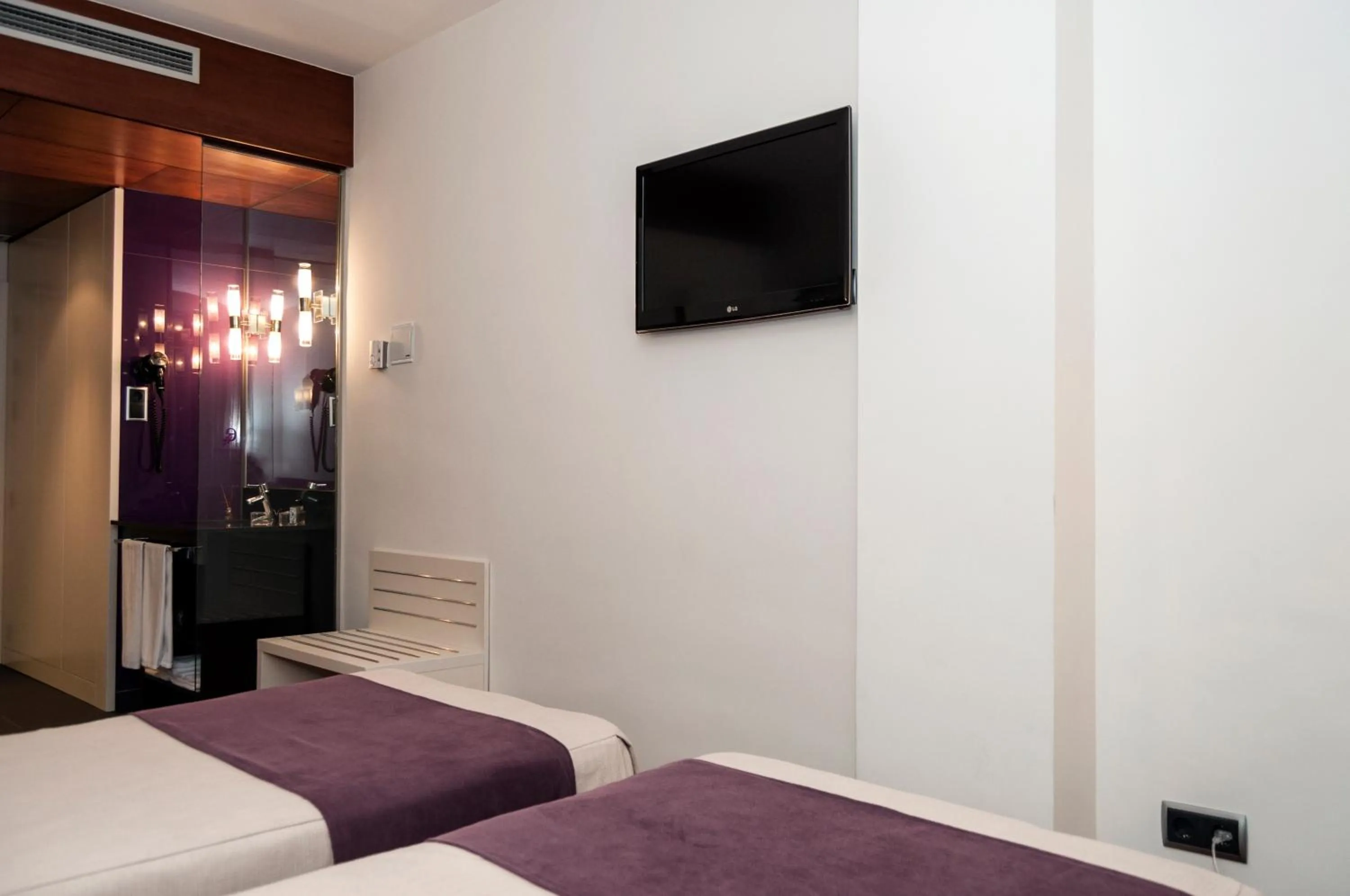 Bed in Escuderos Hotel Cruz