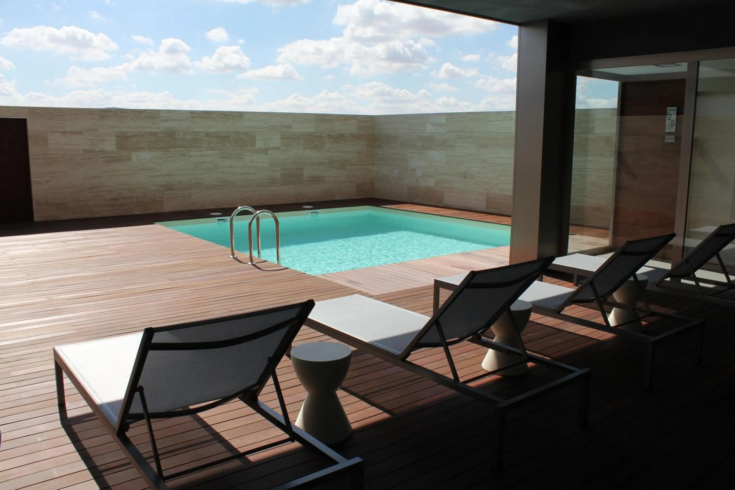 Swimming pool in Escuderos Hotel Cruz