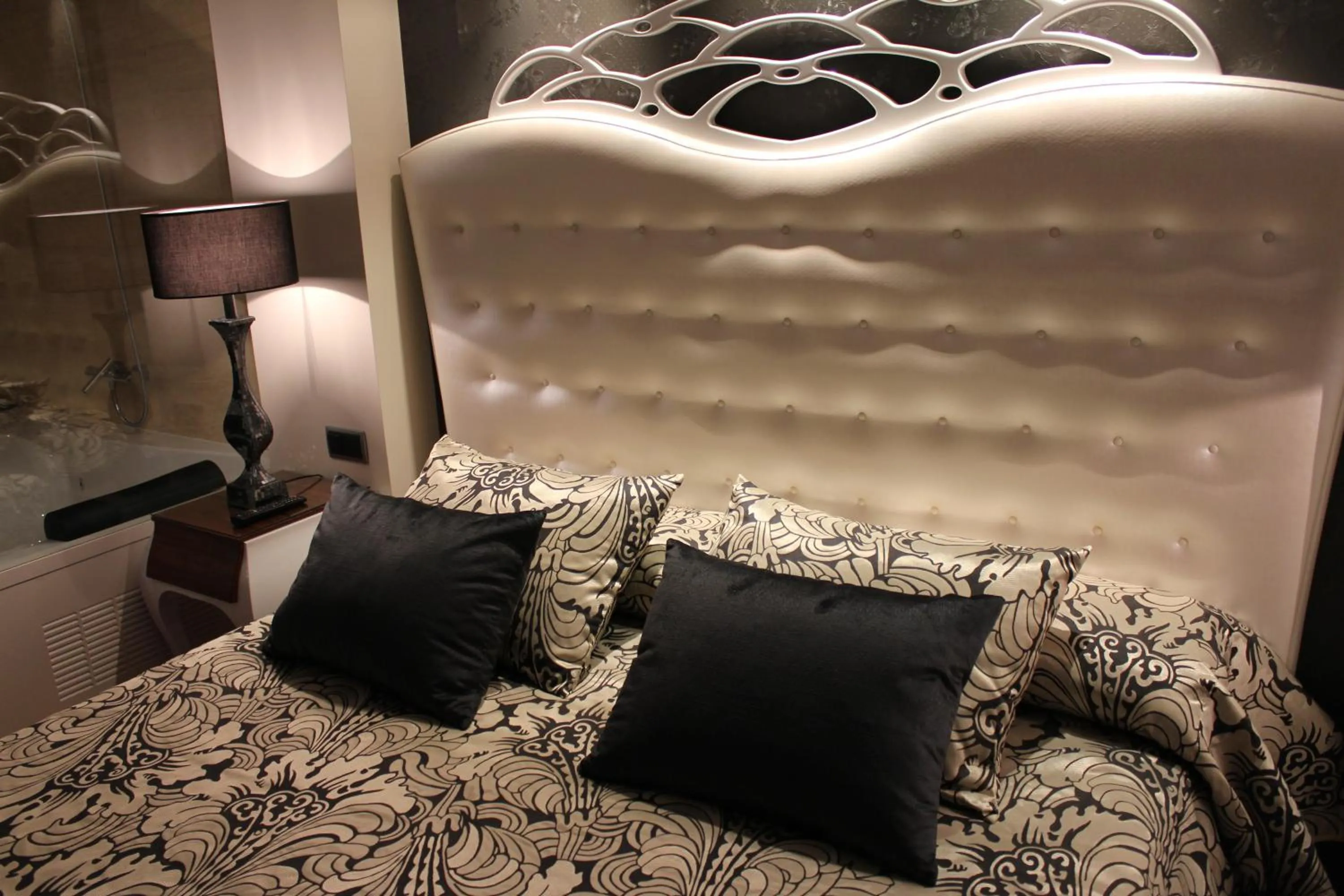 Bed in Escuderos Hotel Cruz