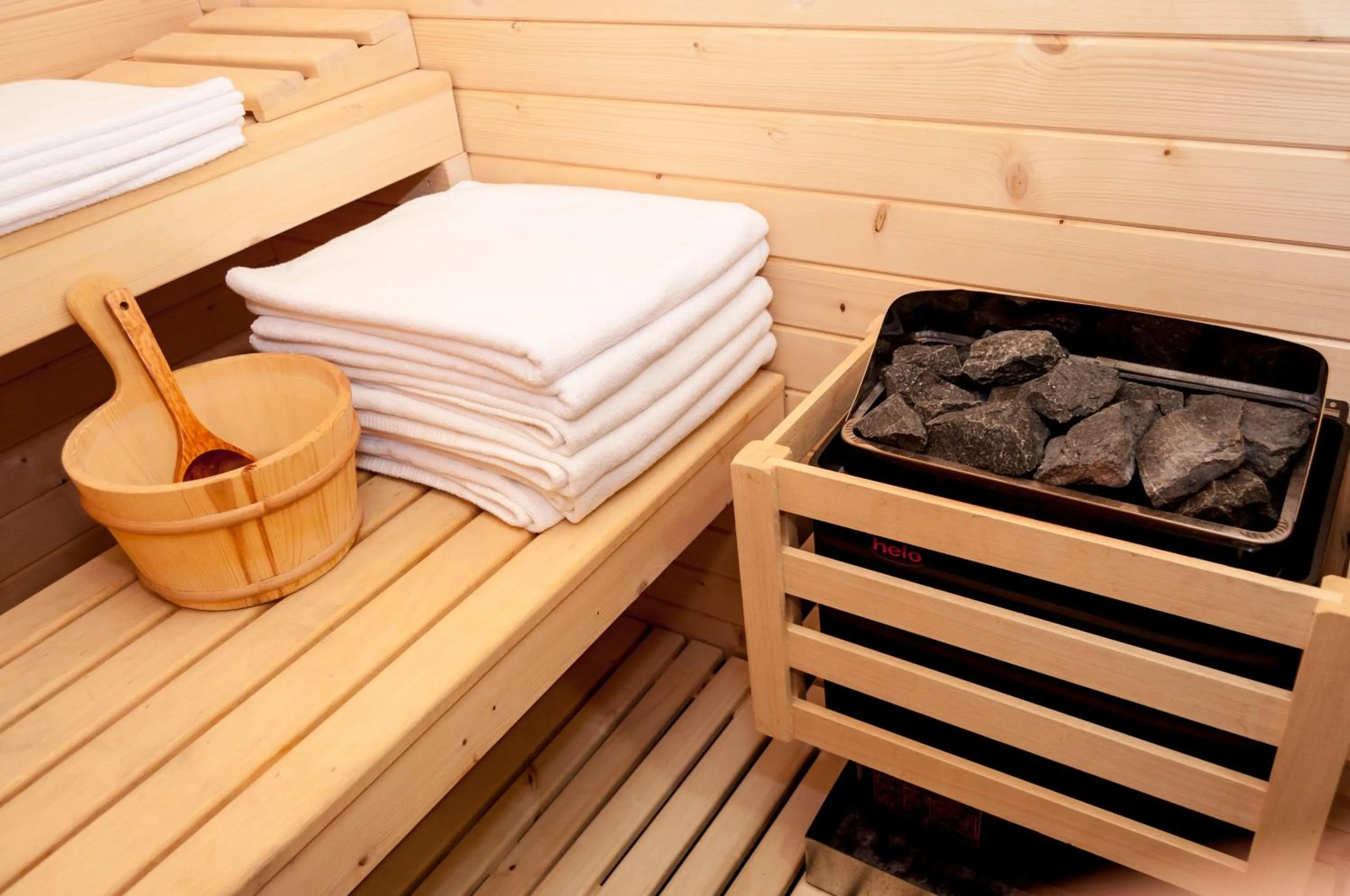 Sauna, Bed in Escuderos Hotel Cruz